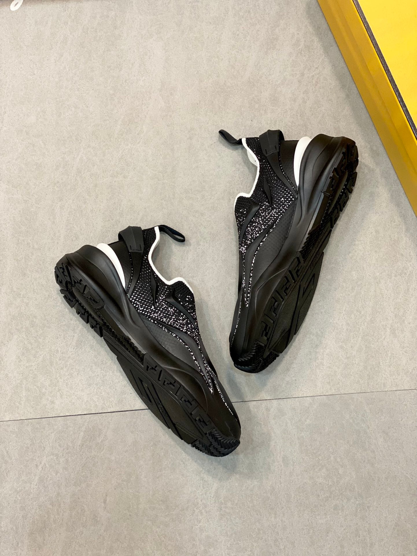 Fendi-053Shoes