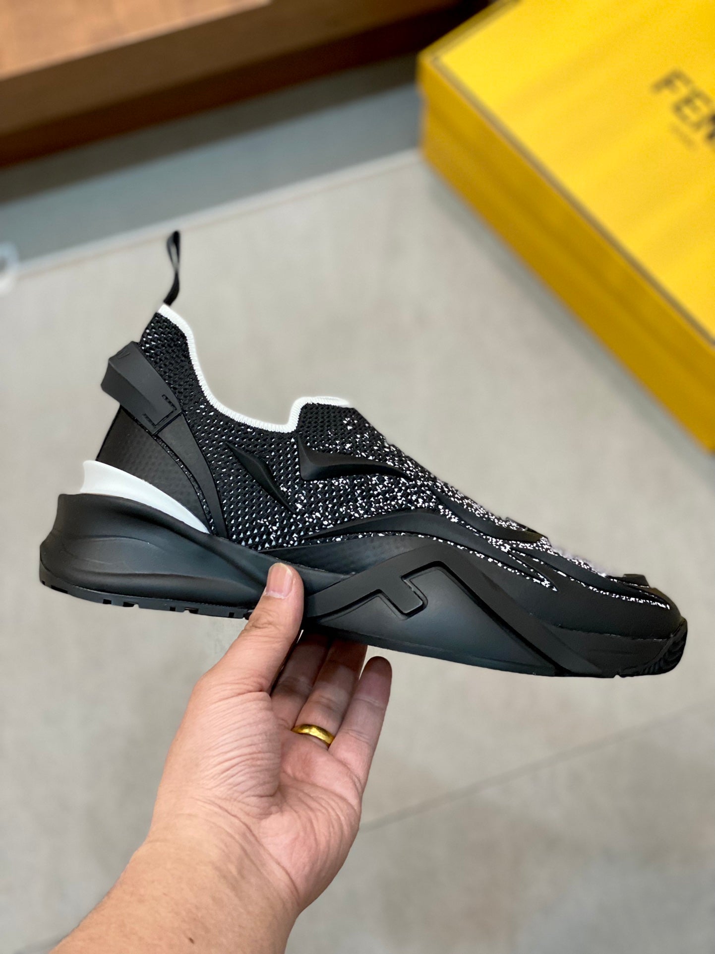 Fendi-053Shoes