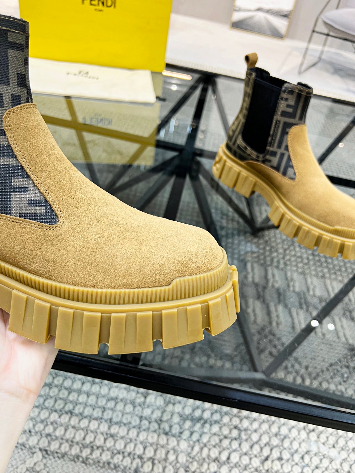 Fendi-060Shoes