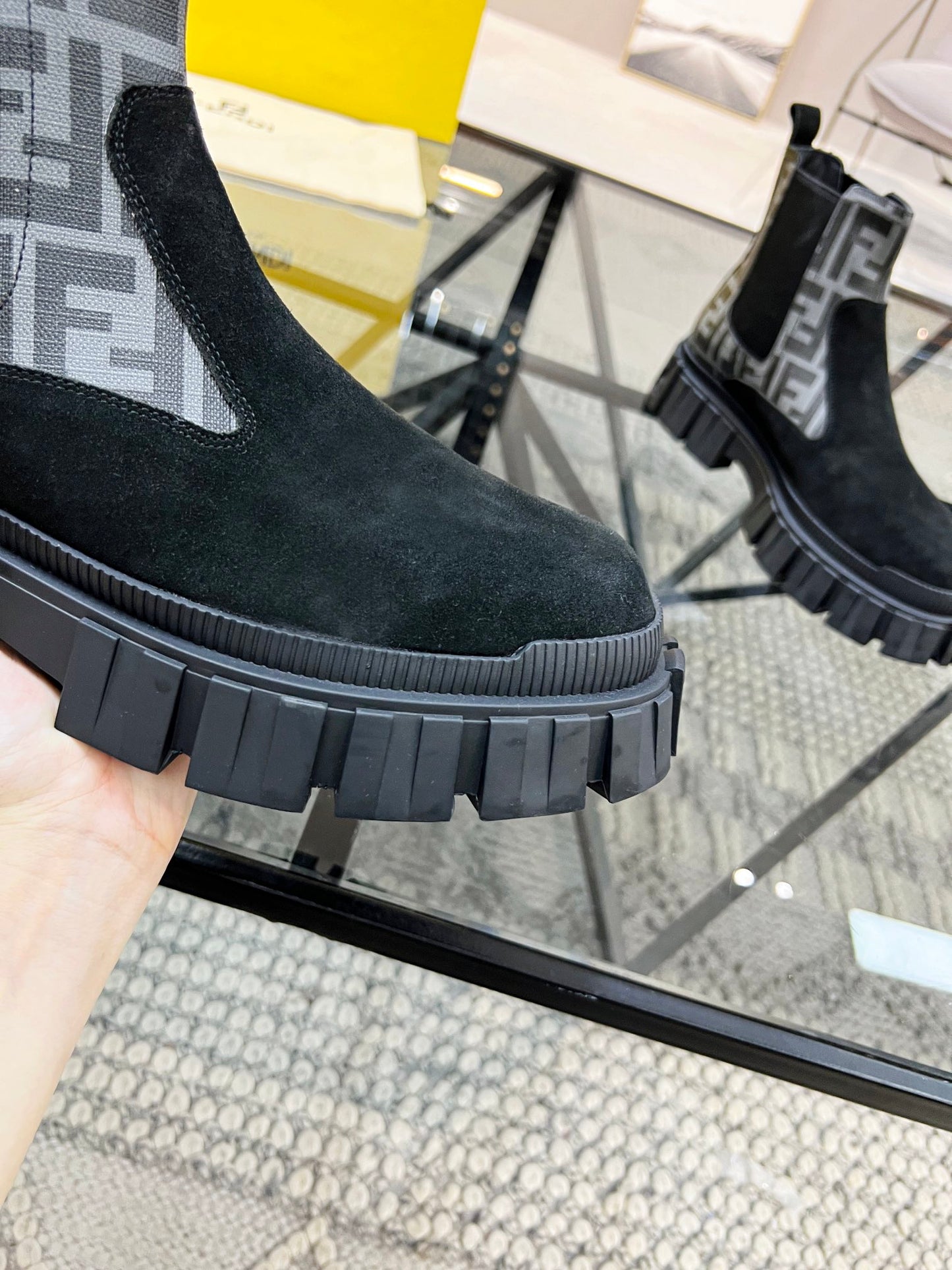 Fendi-061Shoes