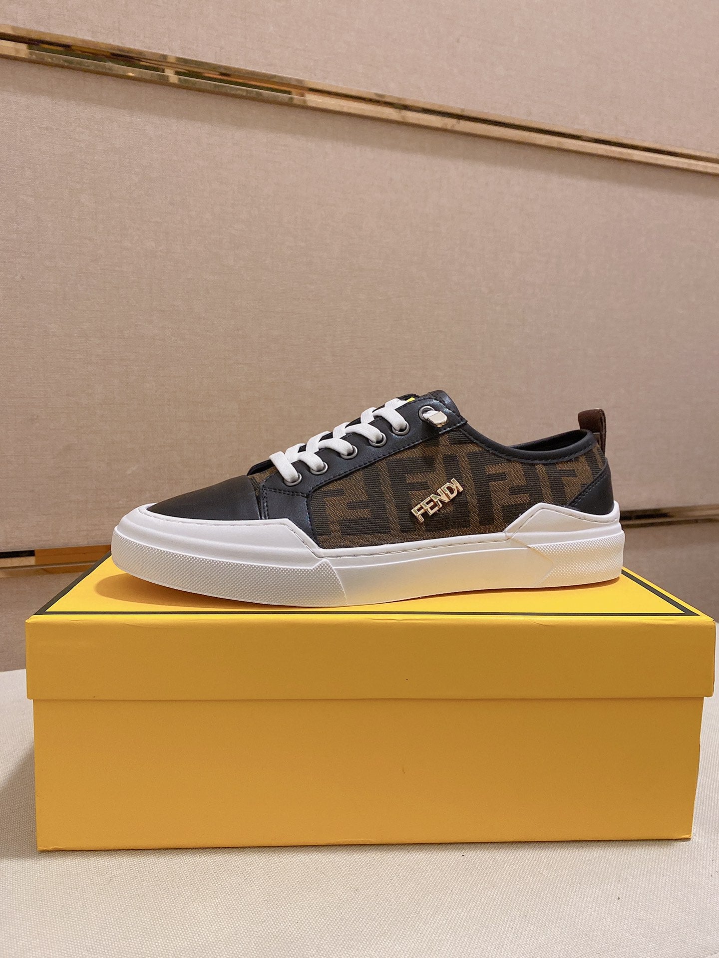 Fendi-073Shoes