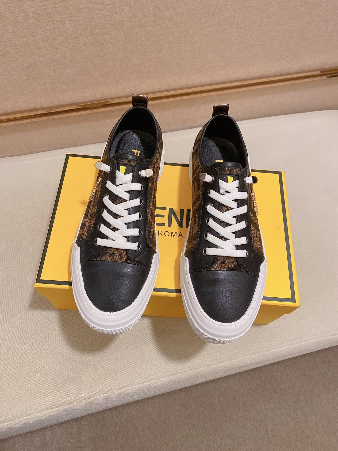 Fendi-073Shoes