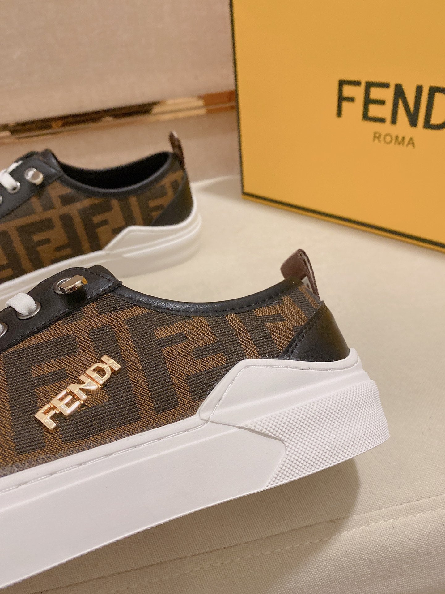 Fendi-073Shoes