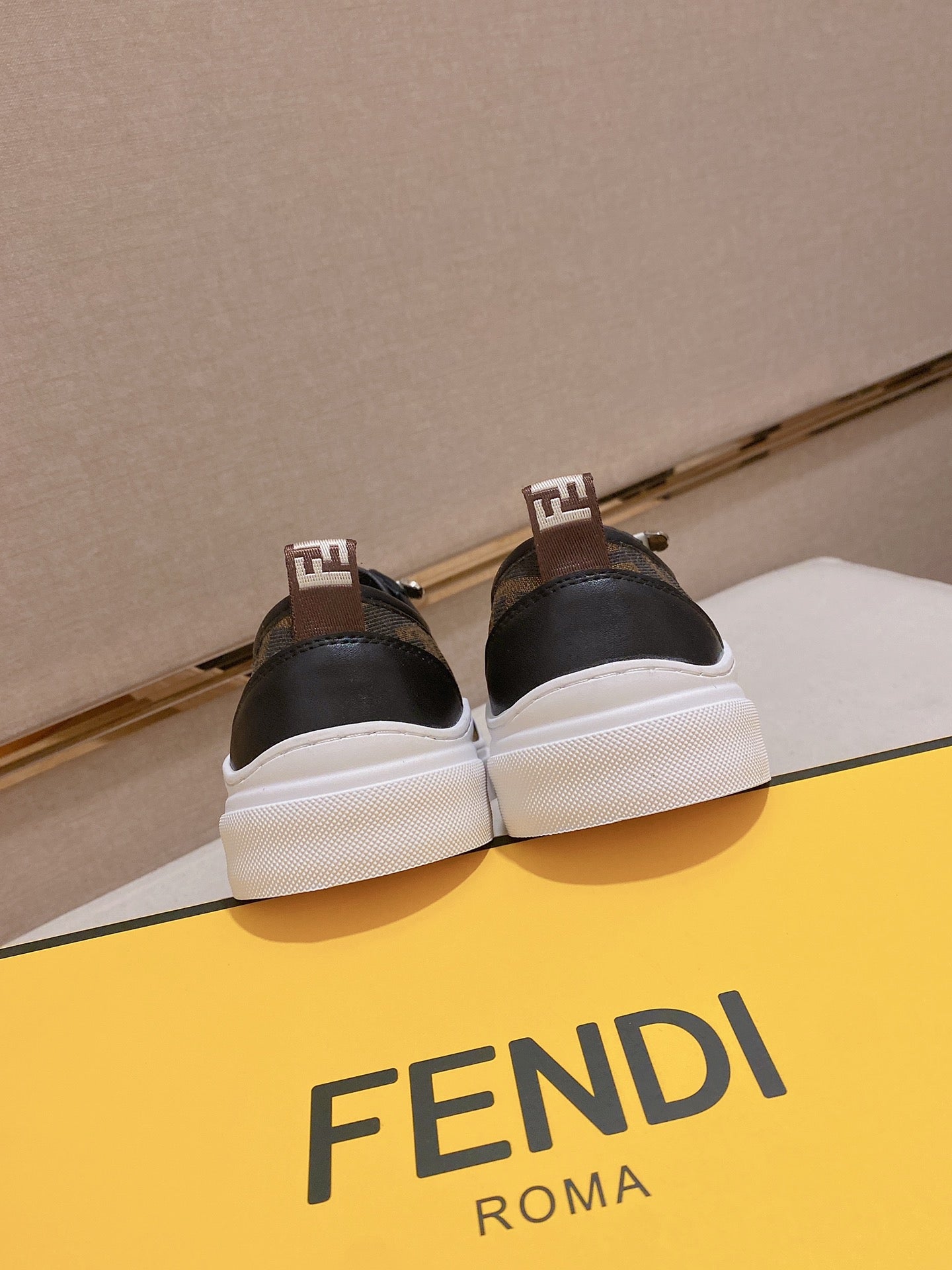Fendi-073Shoes