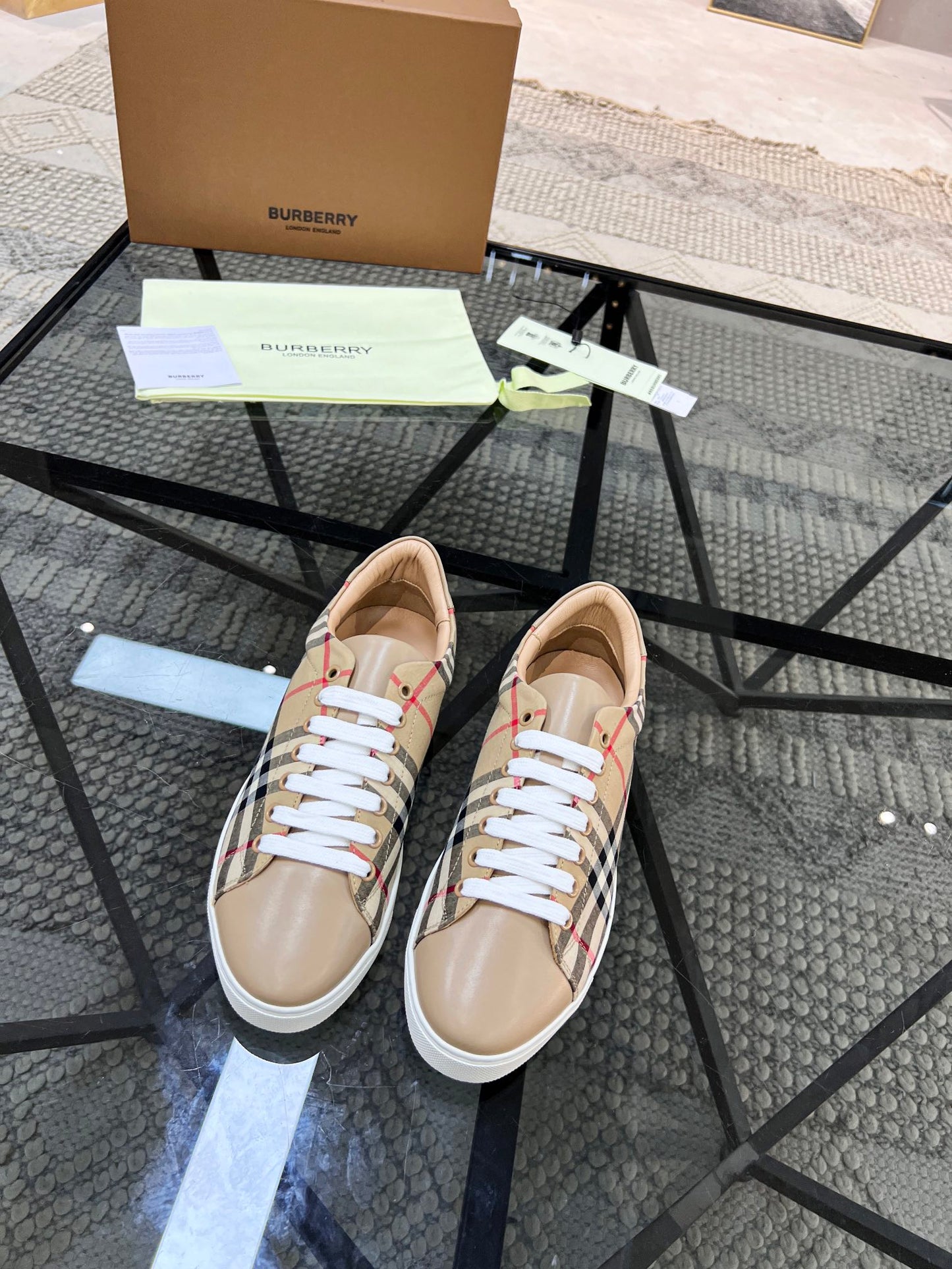 Burberry-004Shoes