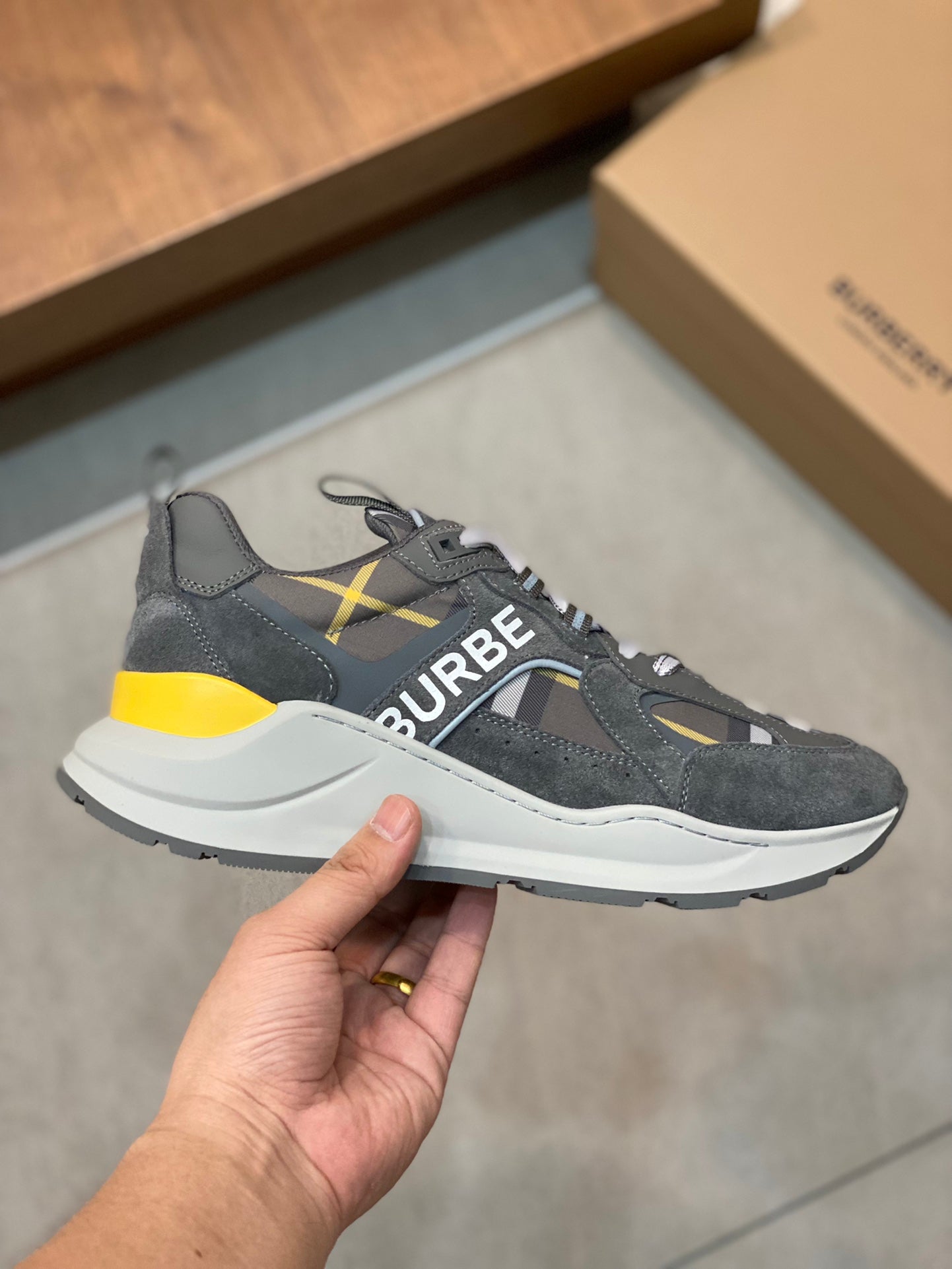 Burberry-019Shoes