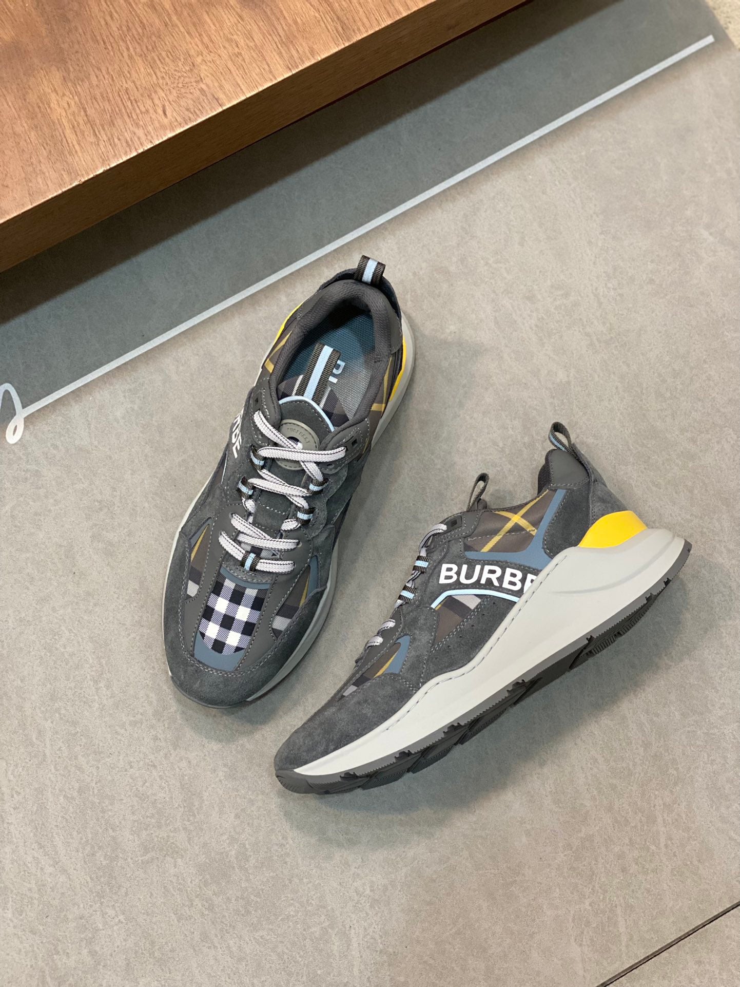 Burberry-019Shoes
