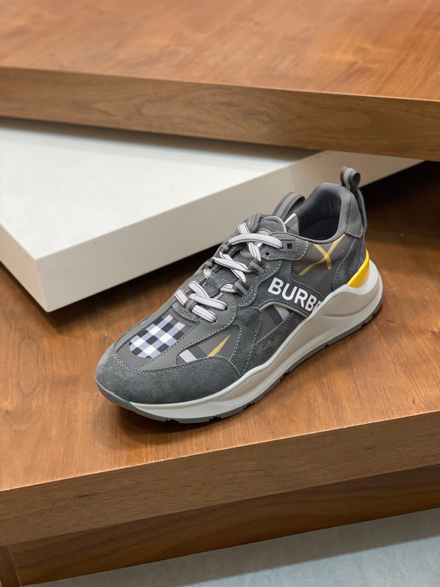 Burberry-019Shoes