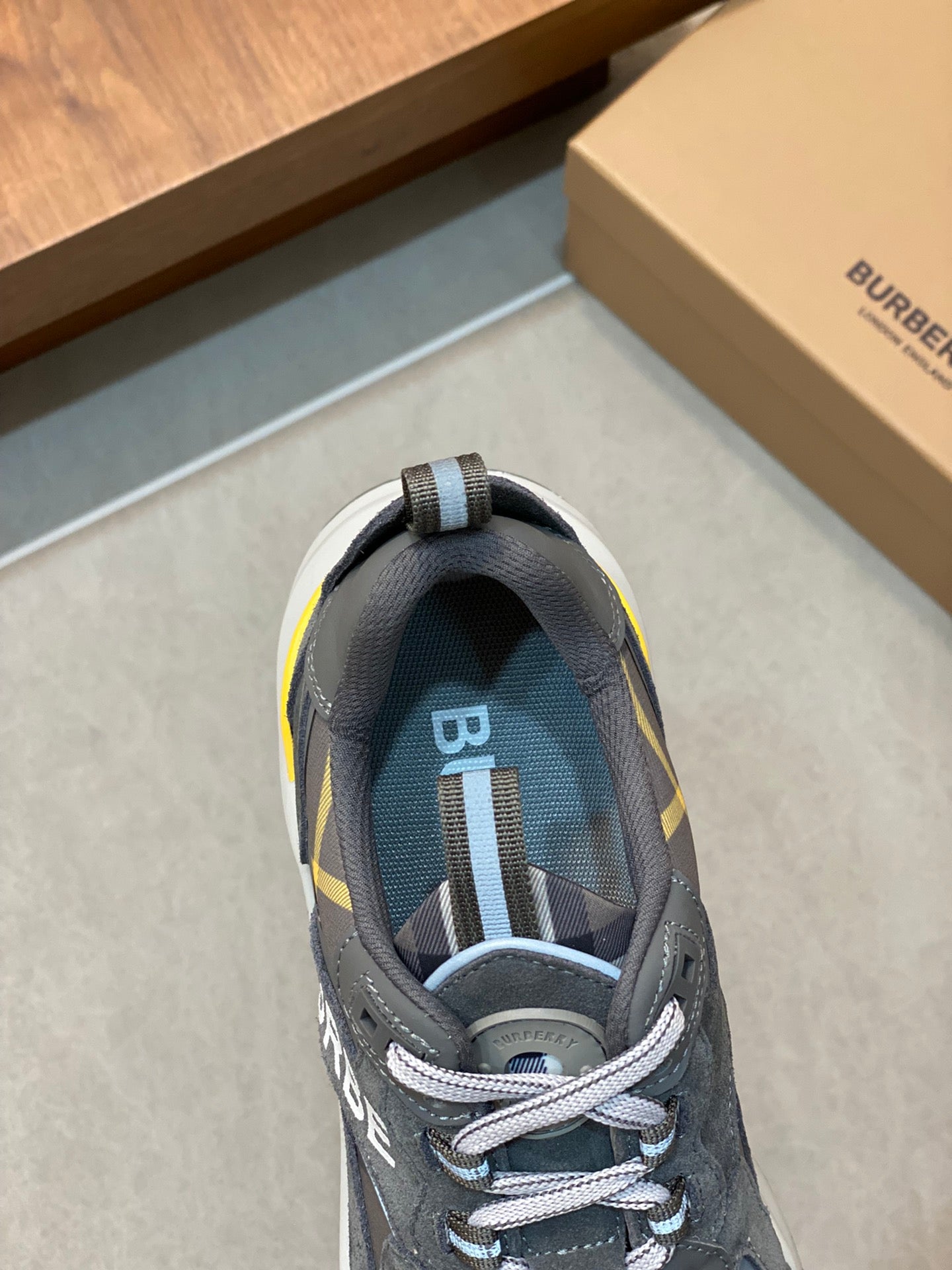Burberry-019Shoes