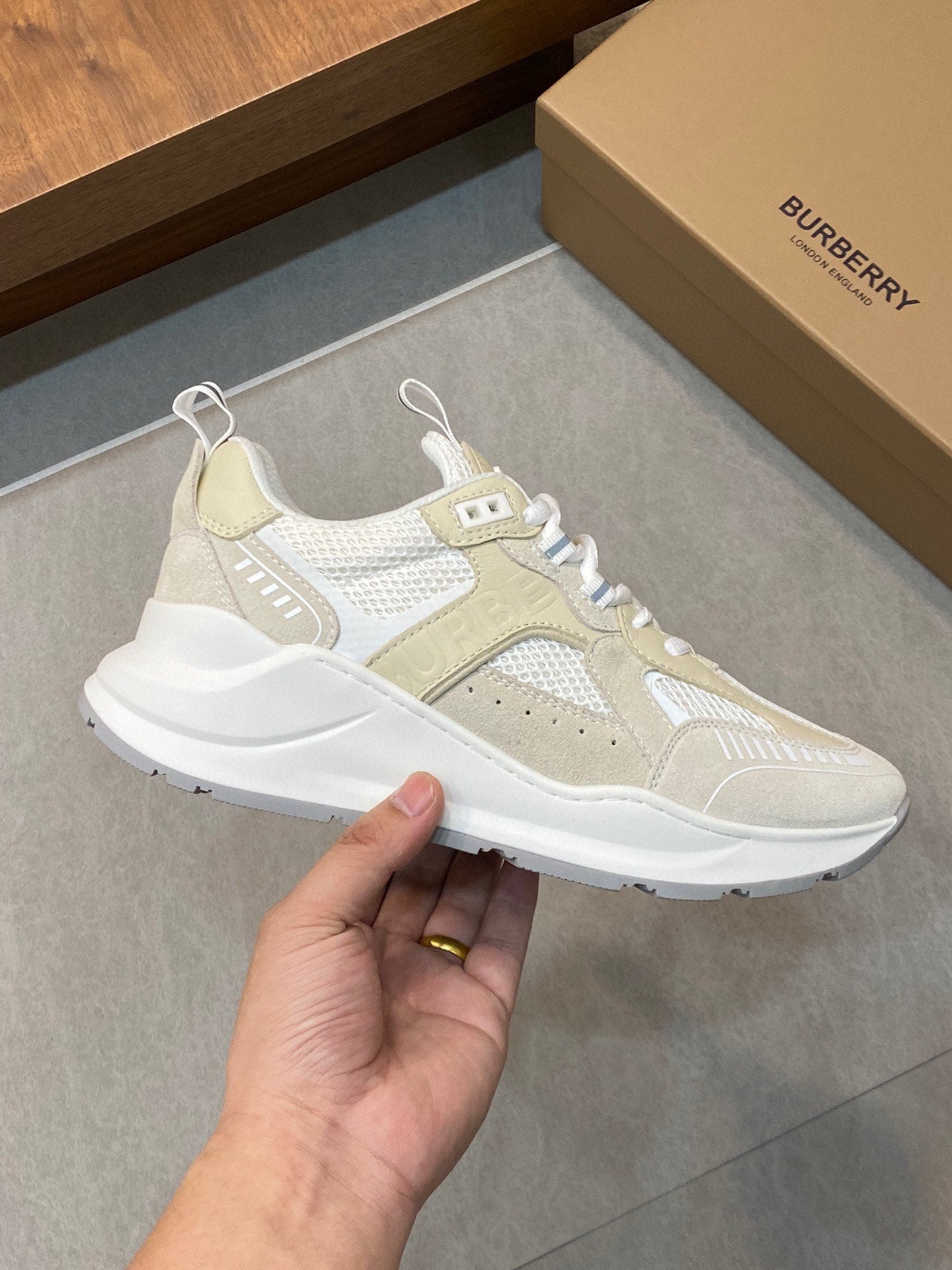 Burberry-020Shoes