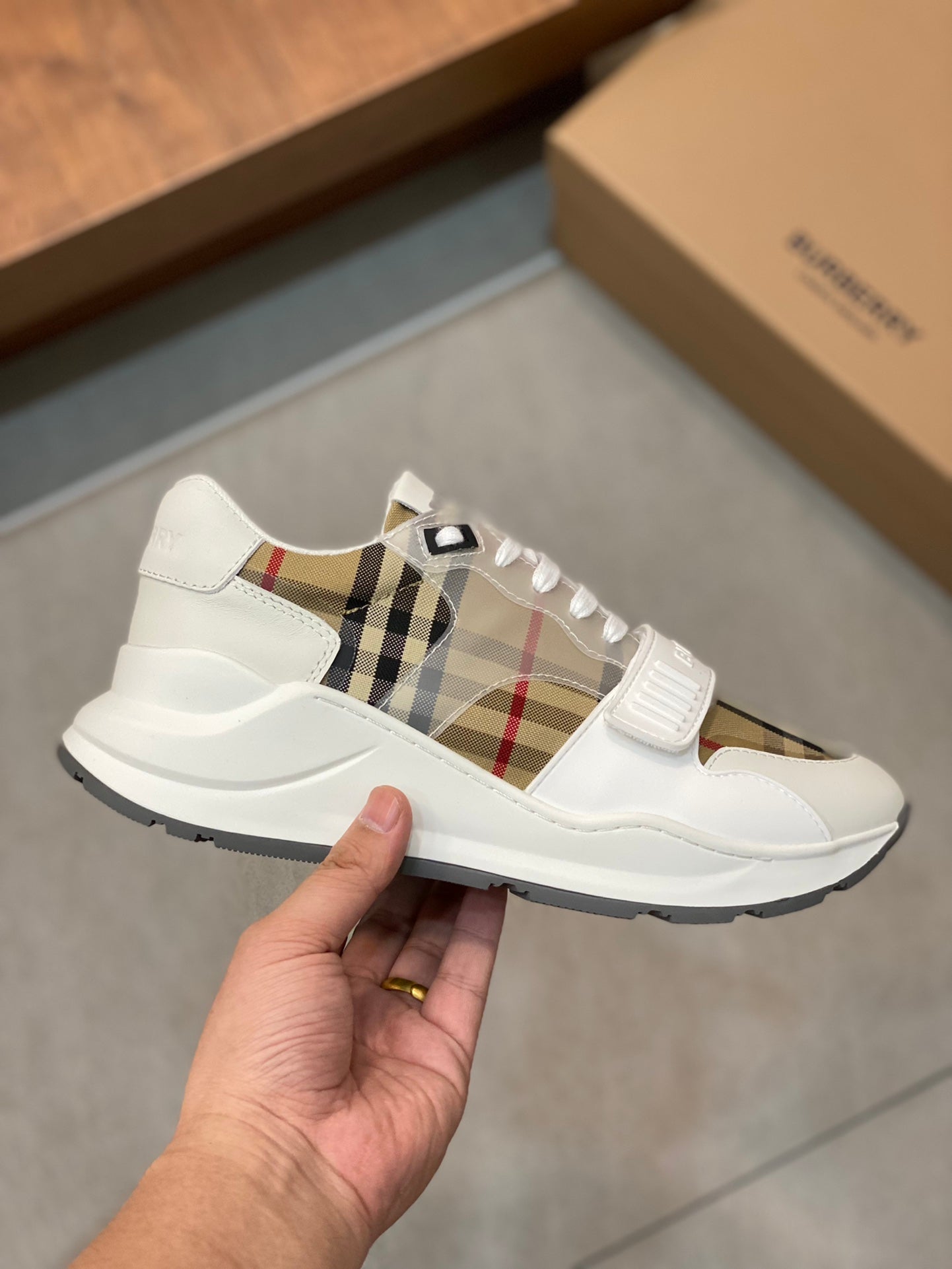 Burberry-027Shoes