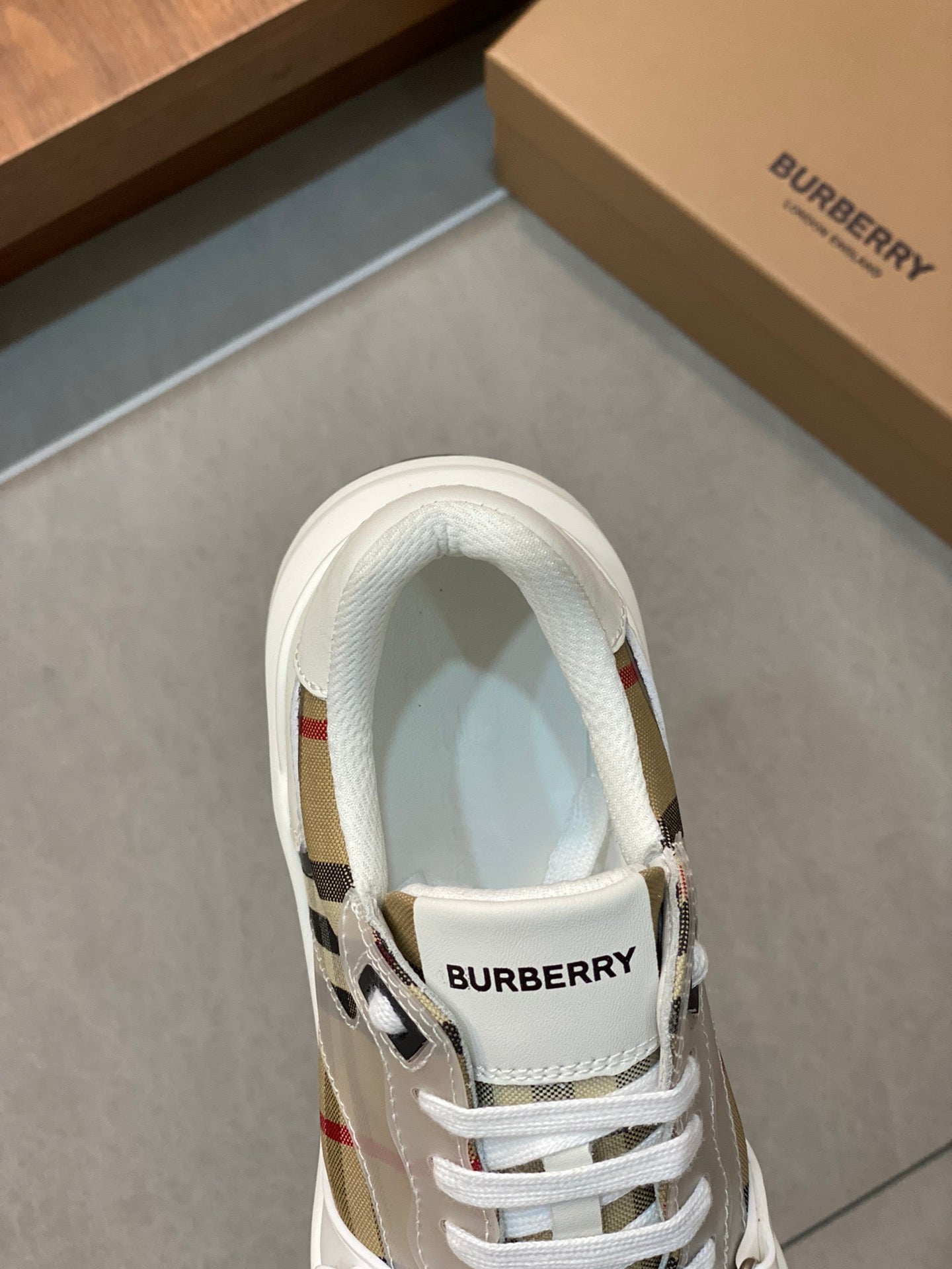 Burberry-027Shoes