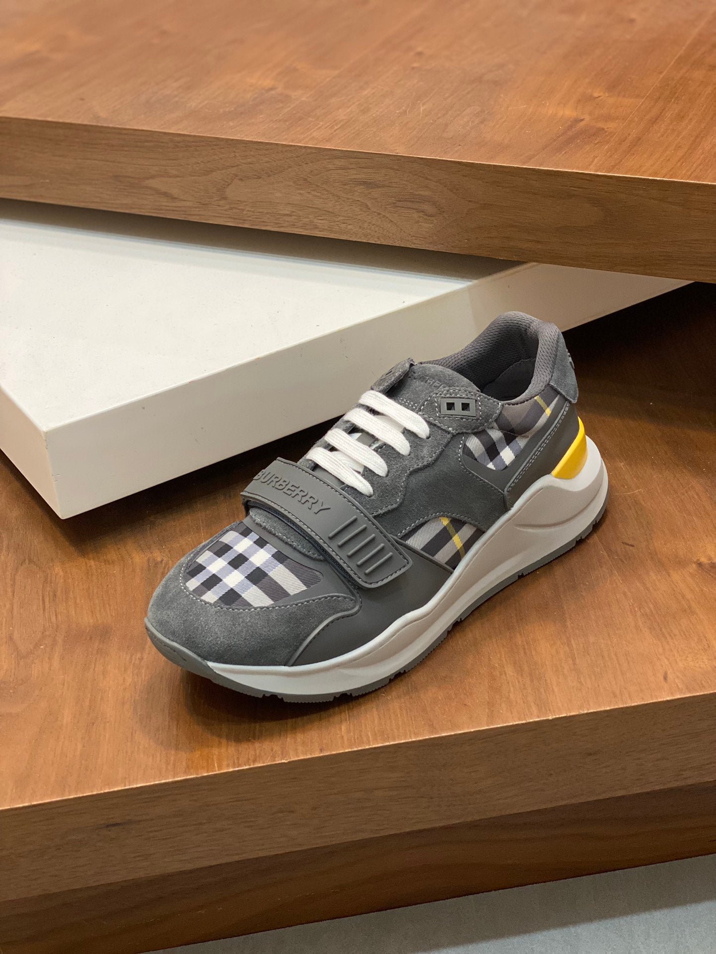 Burberry-028Shoes