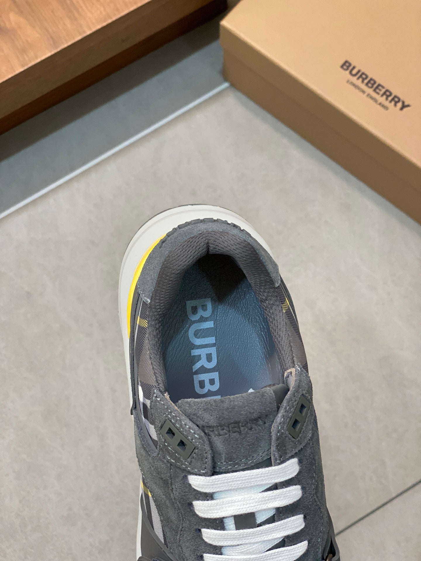 Burberry-028Shoes