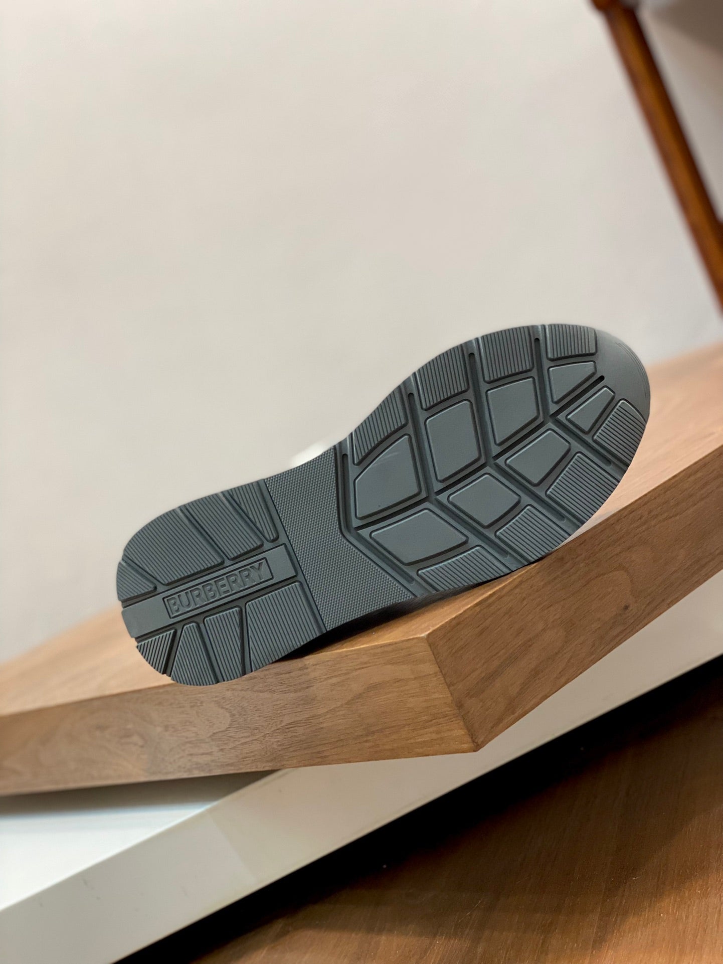 Burberry-056Shoes
