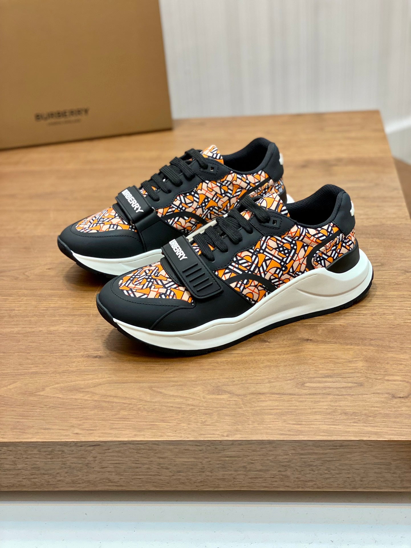 Burberry-060Shoes