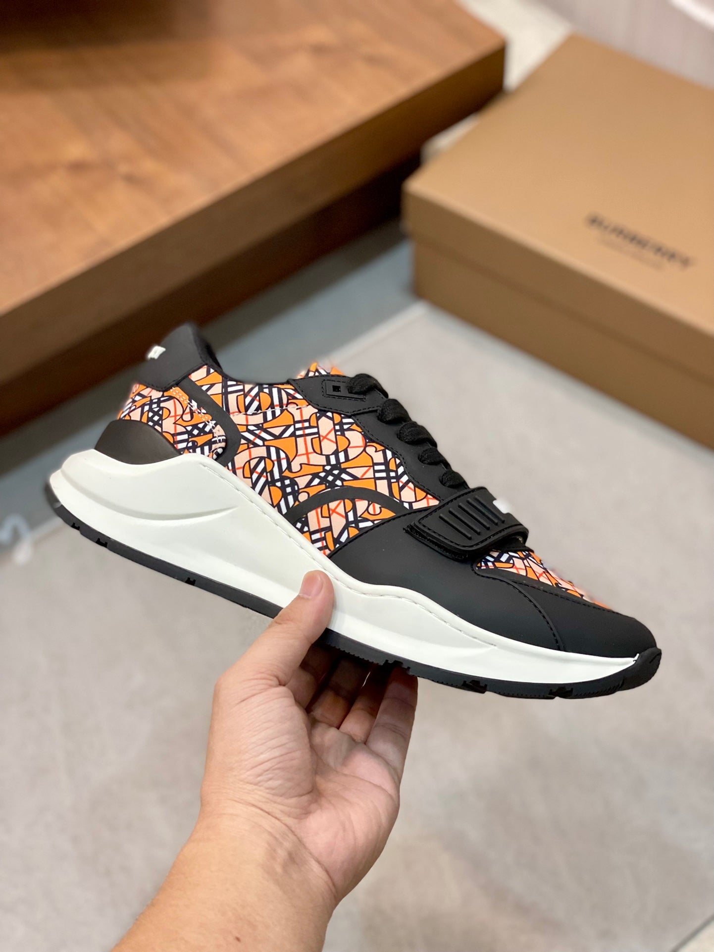 Burberry-060Shoes