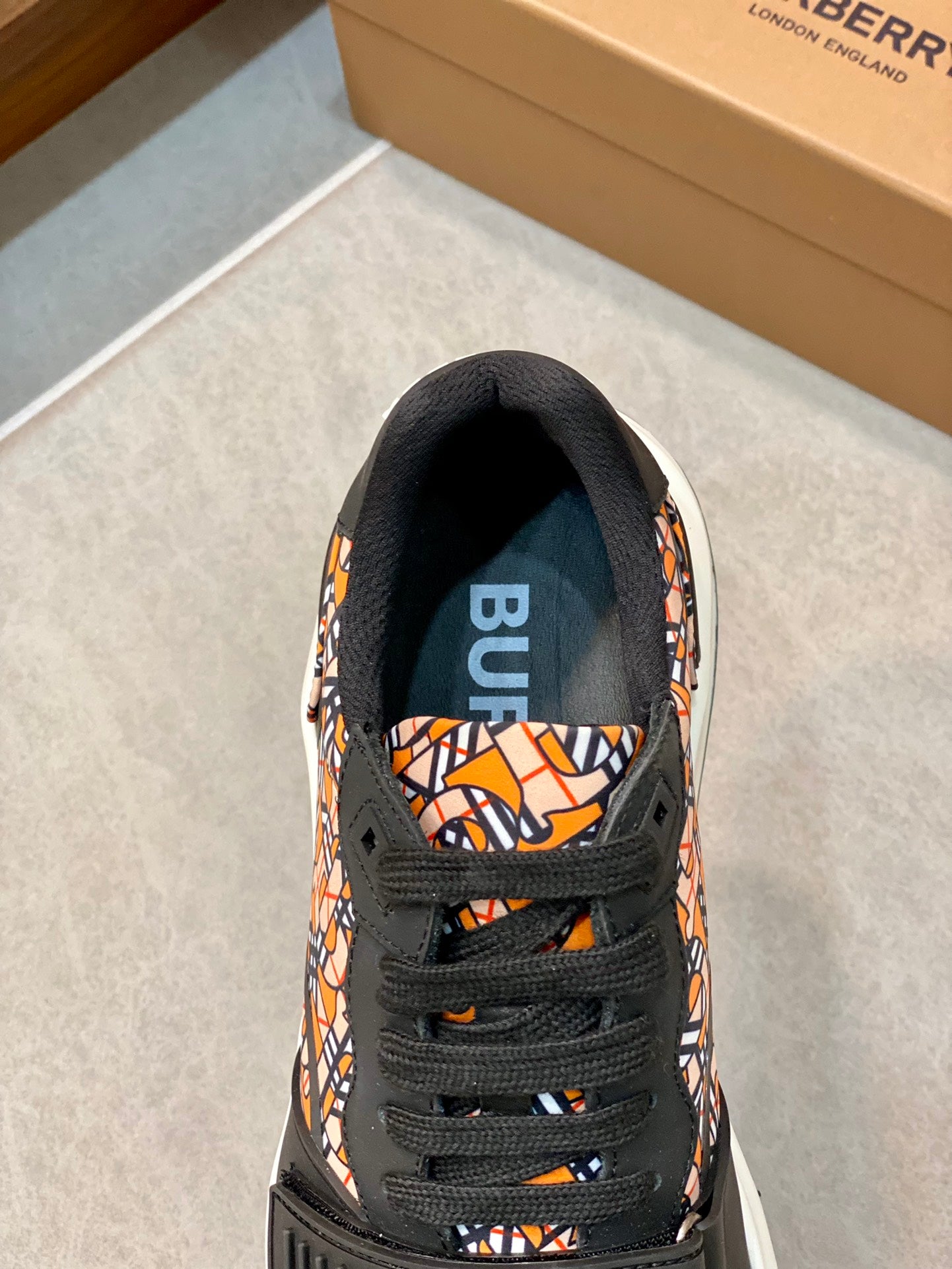 Burberry-060Shoes