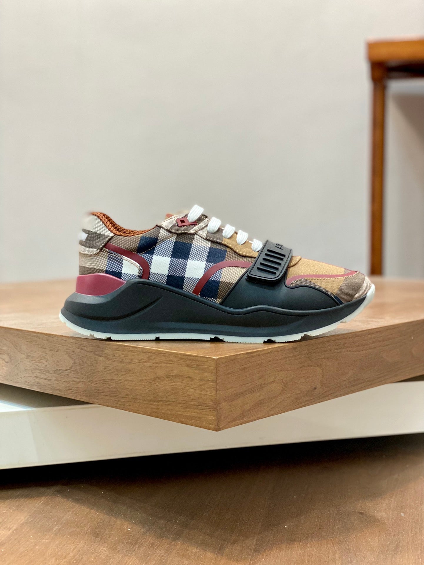 Burberry-064Shoes