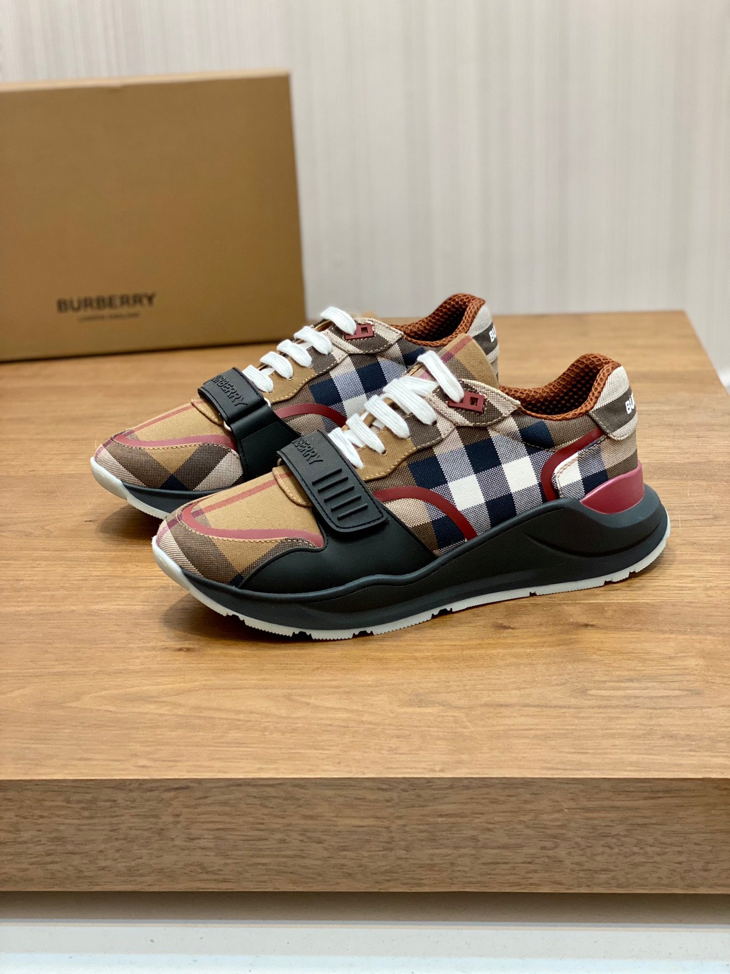 Burberry-064Shoes