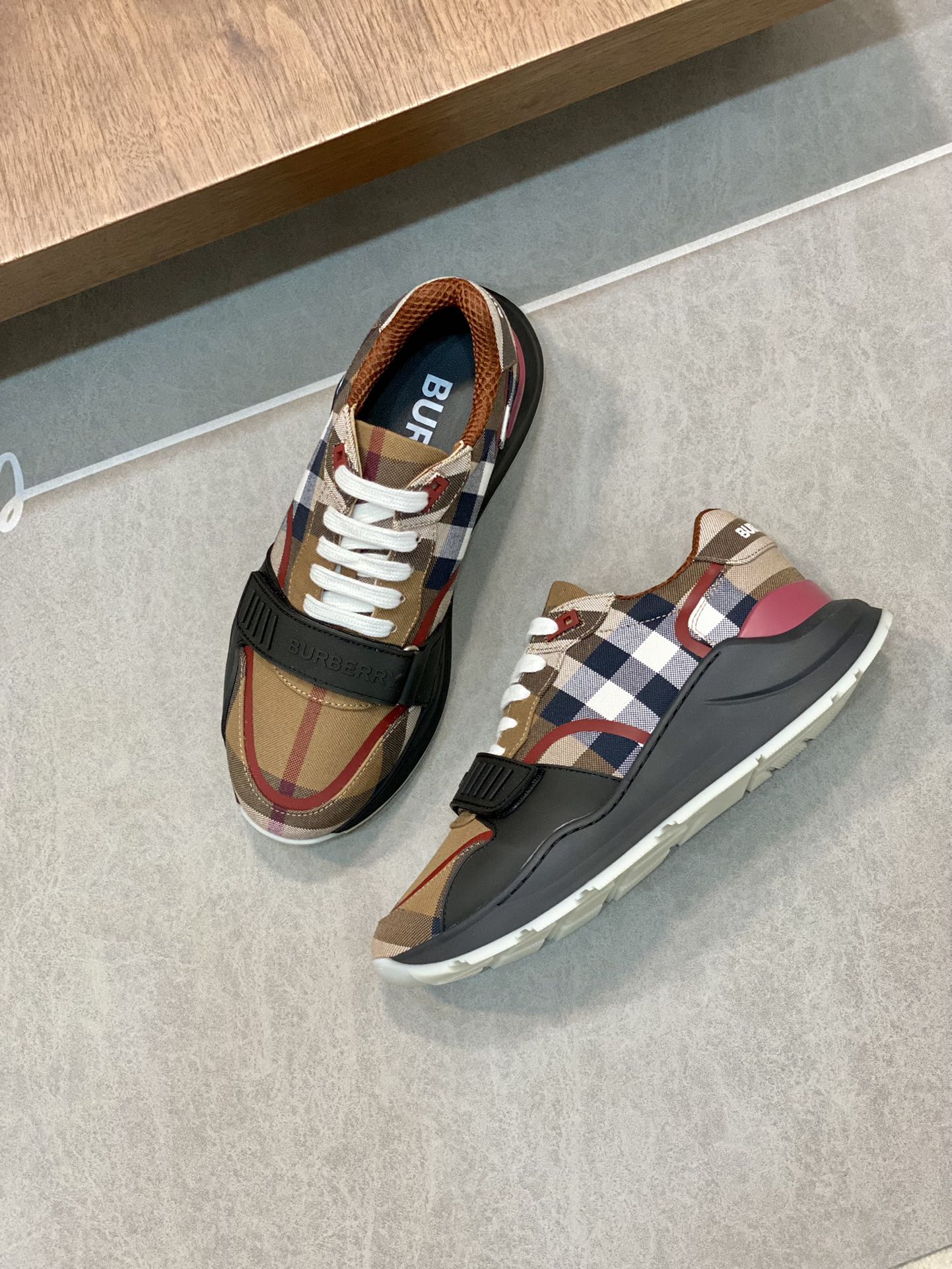Burberry-064Shoes