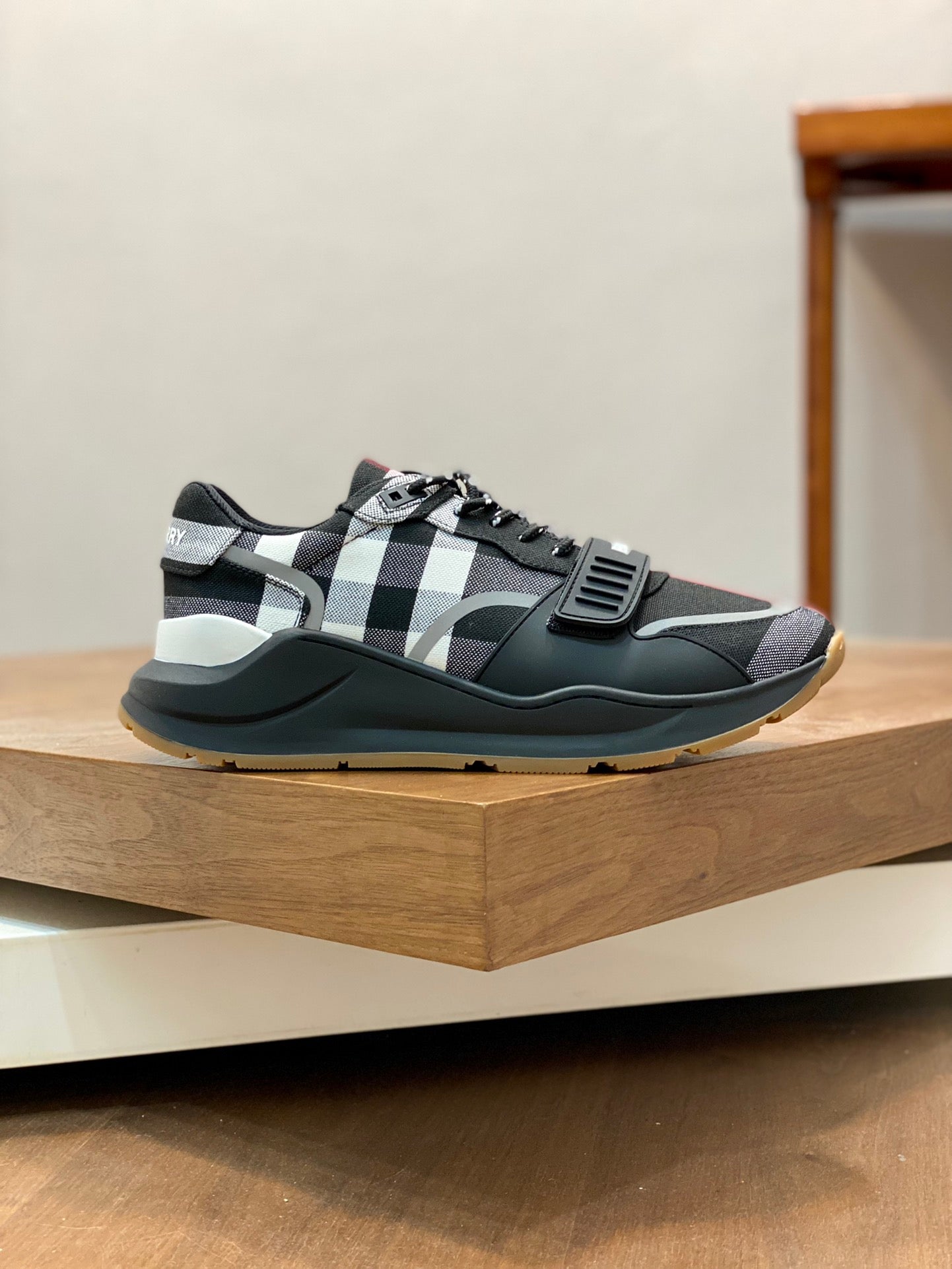 Burberry-065Shoes