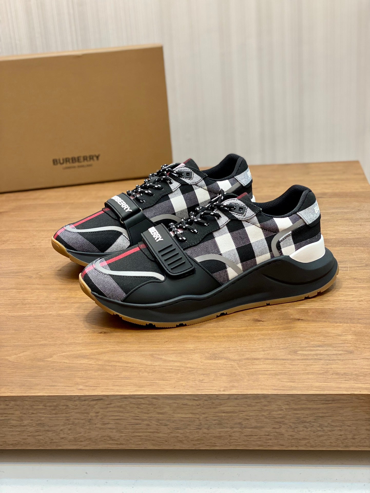 Burberry-065Shoes
