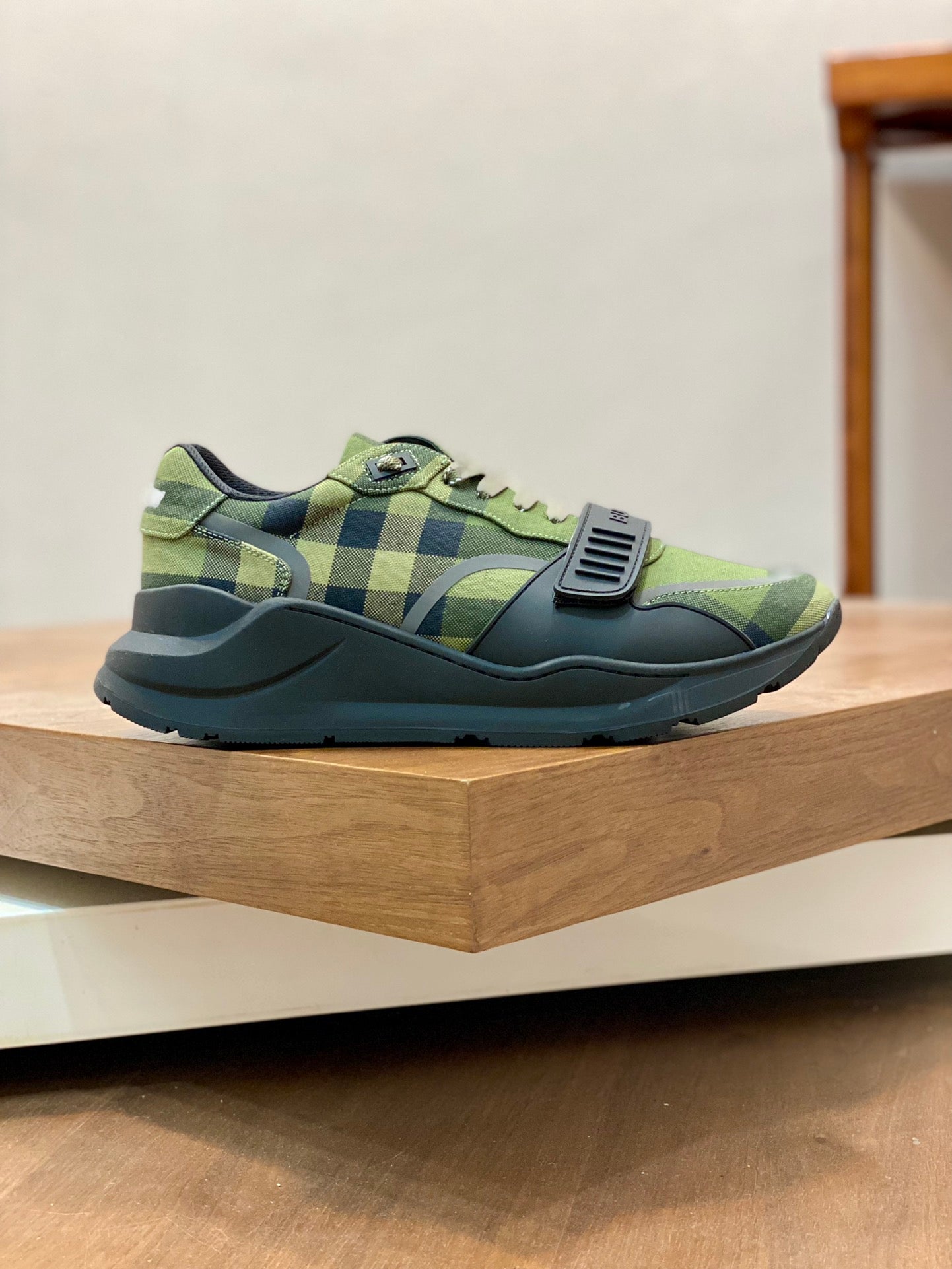 Burberry-066Shoes