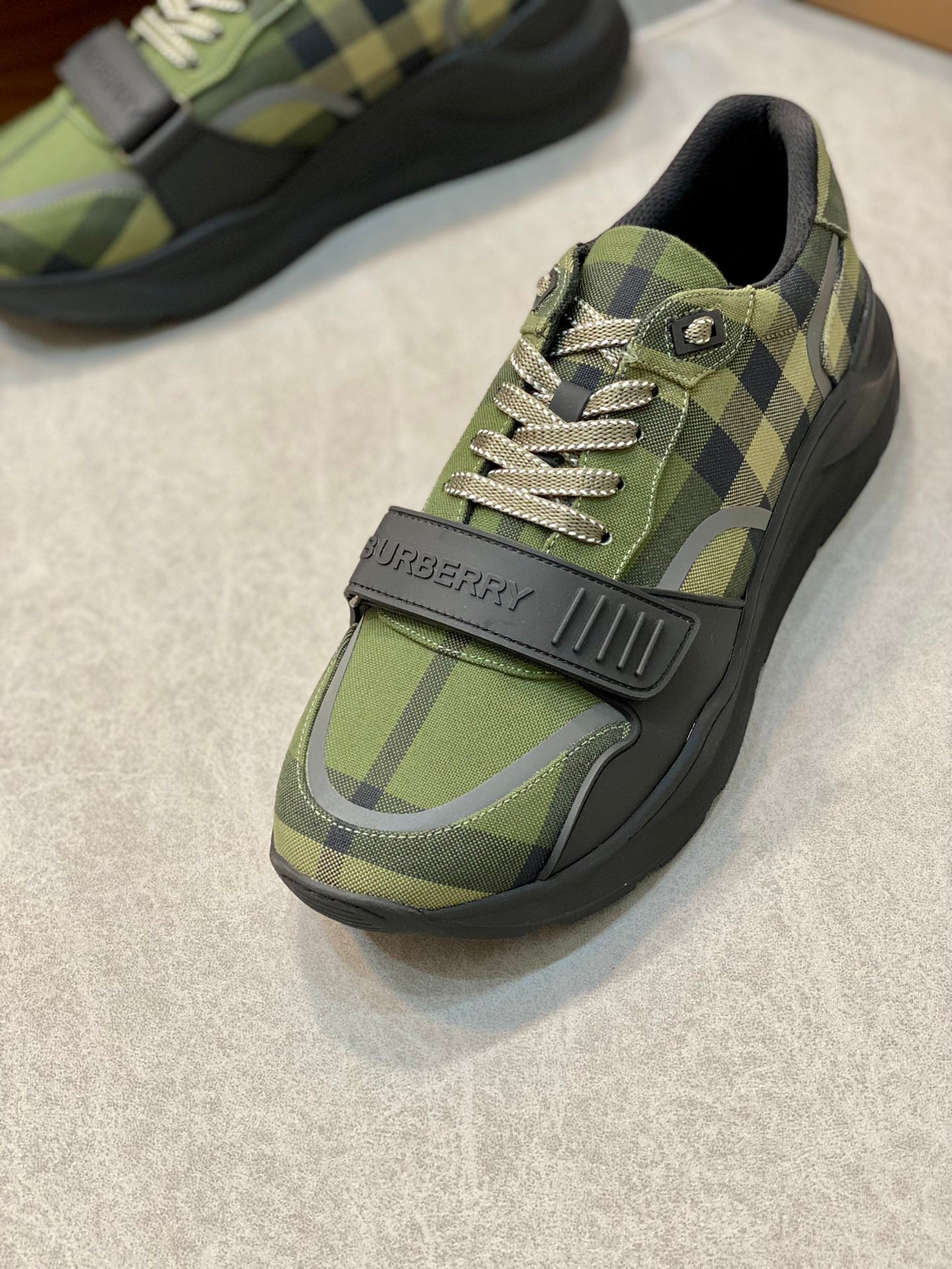 Burberry-066Shoes