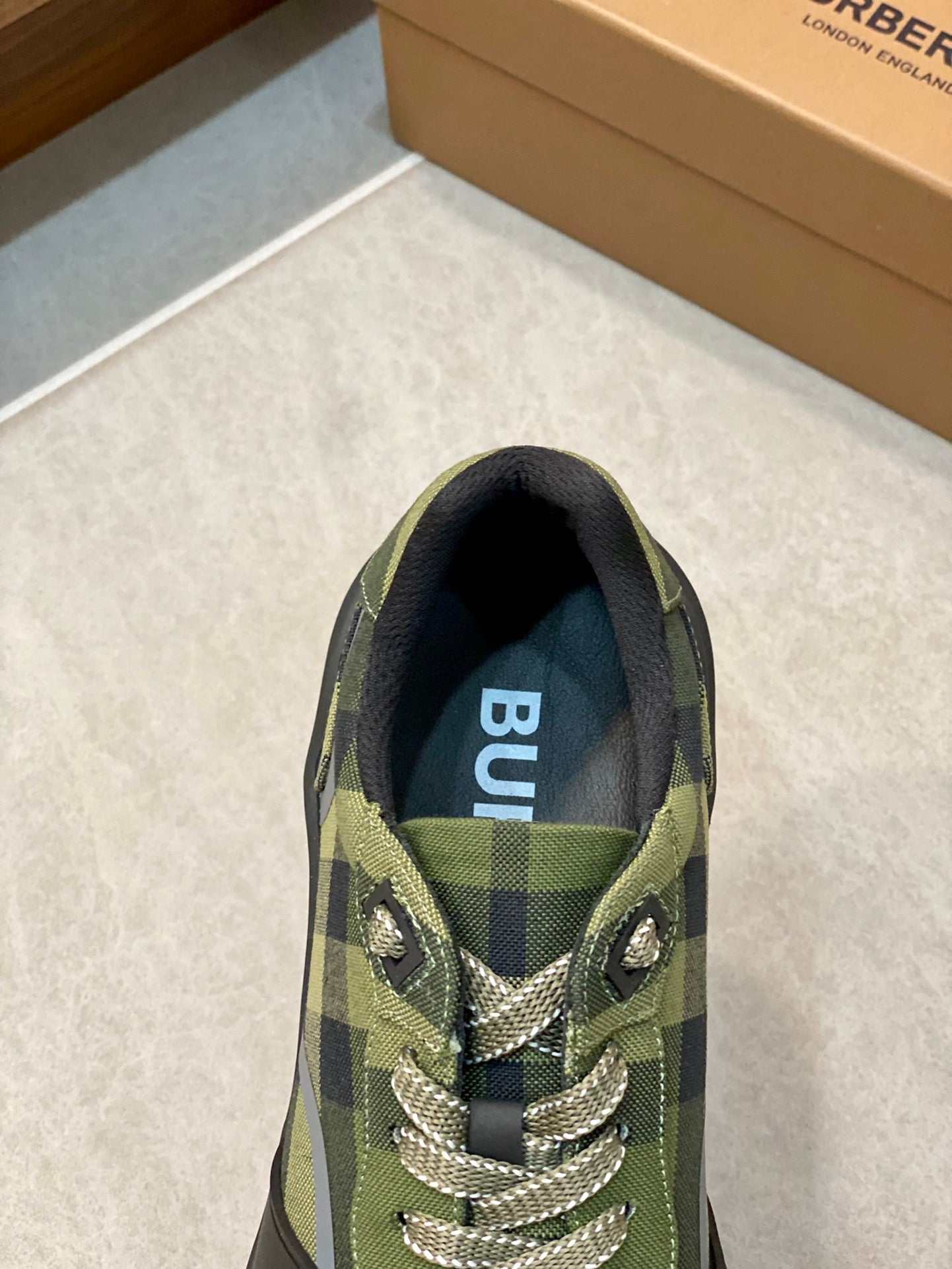 Burberry-066Shoes