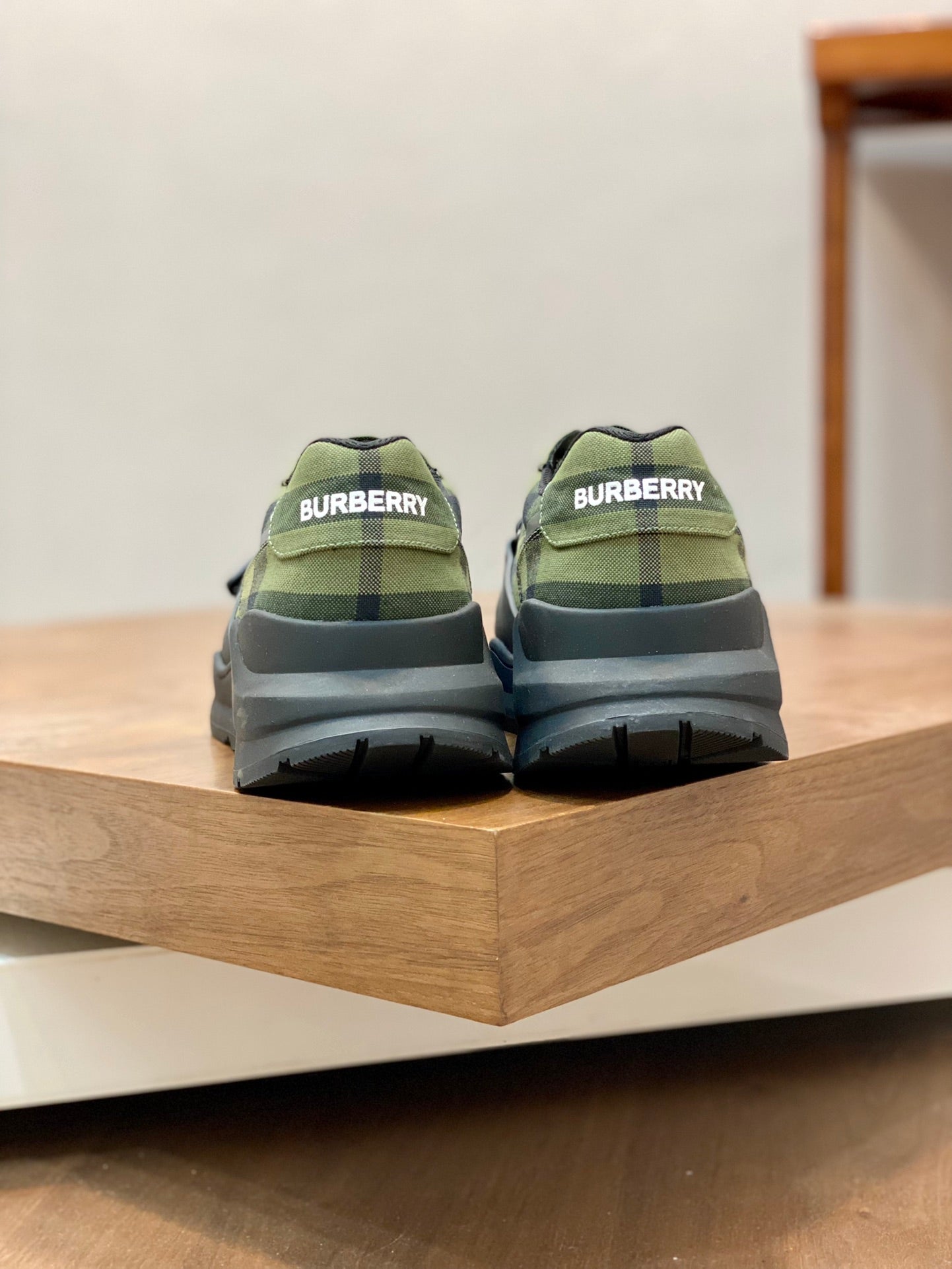 Burberry-066Shoes