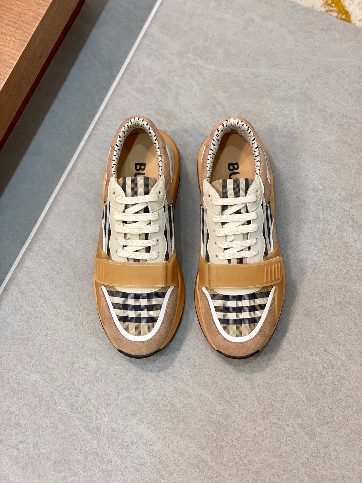 Burberry-067Shoes