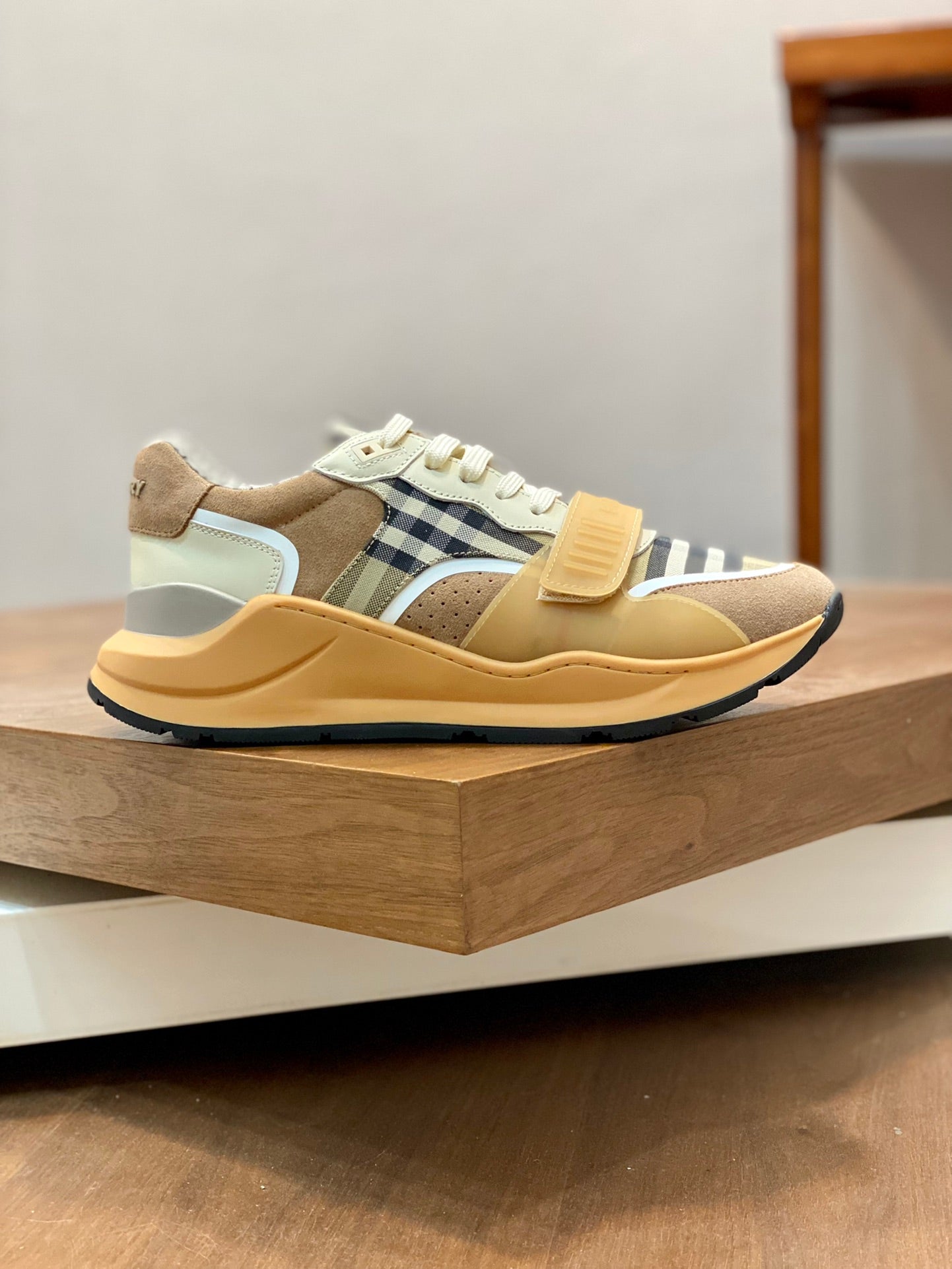 Burberry-067Shoes