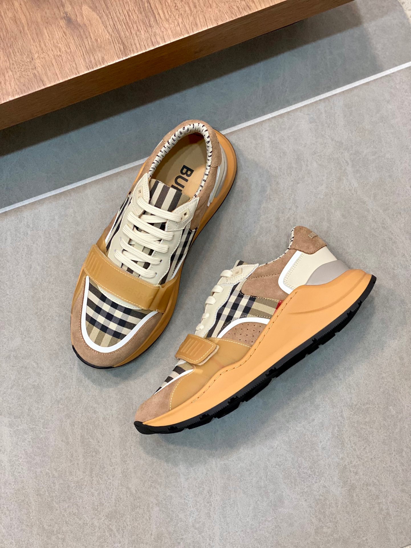 Burberry-067Shoes