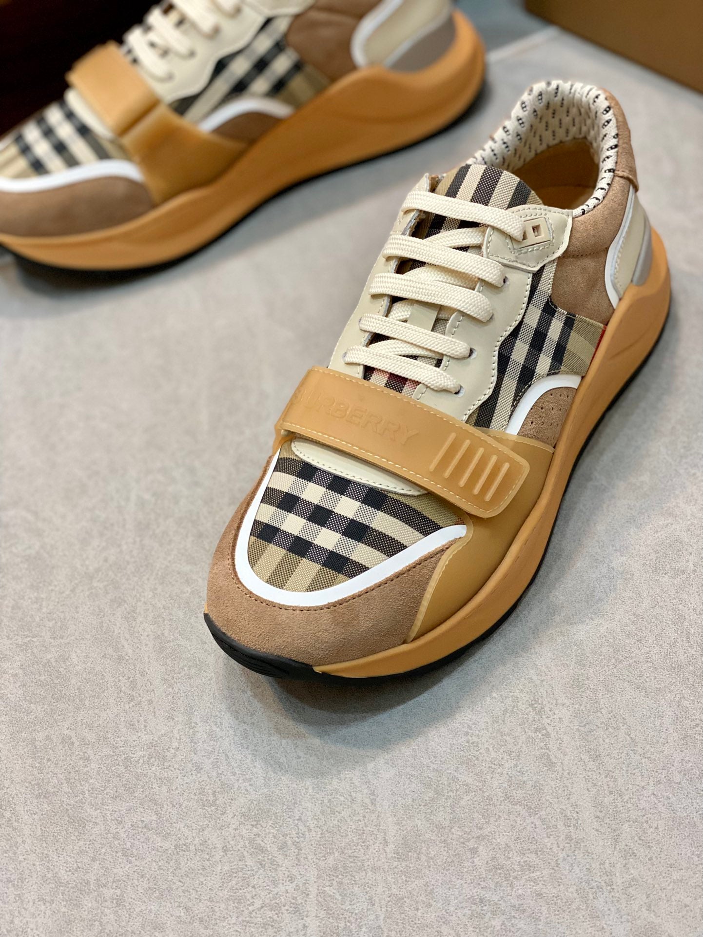 Burberry-067Shoes