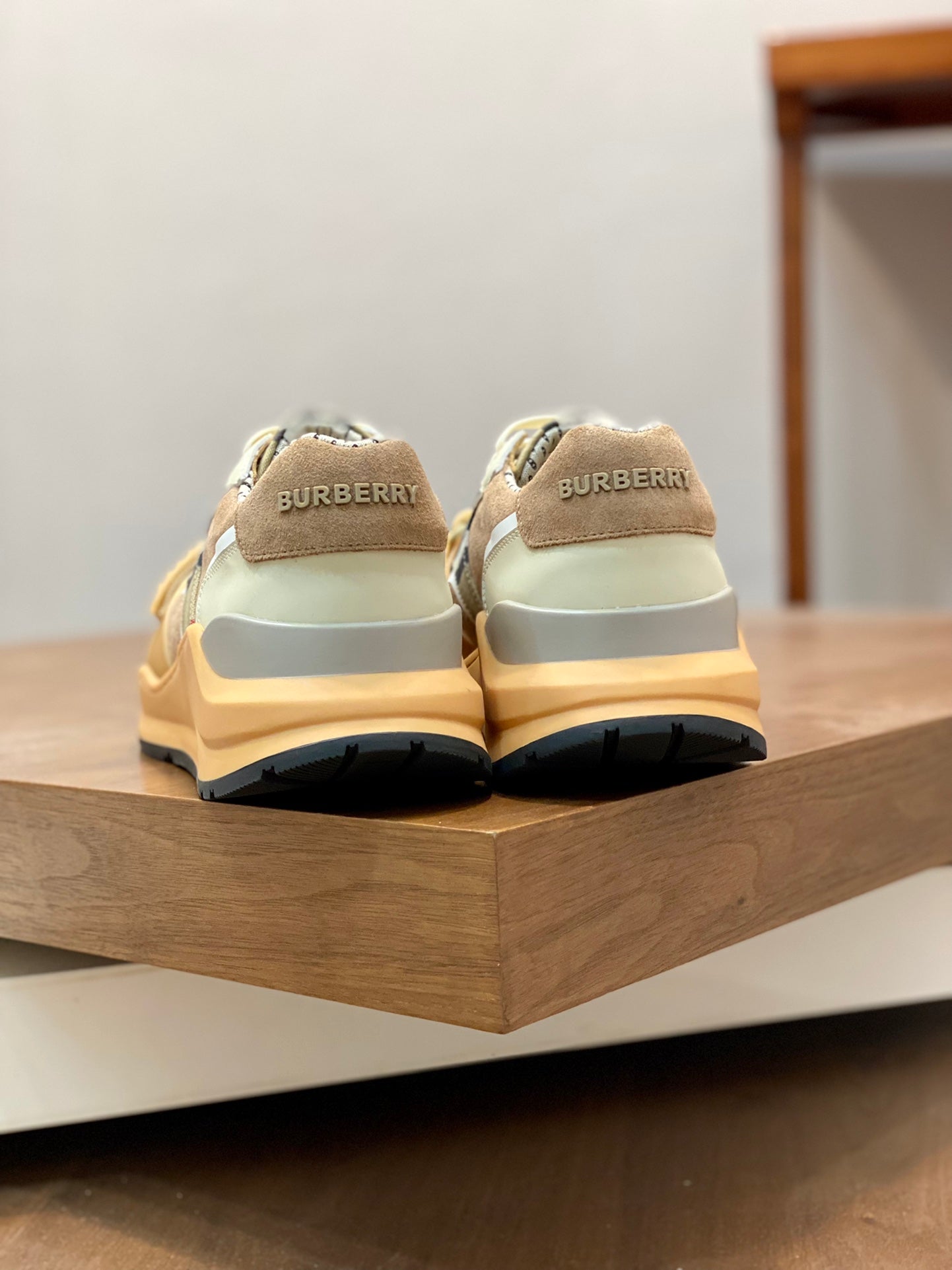 Burberry-067Shoes