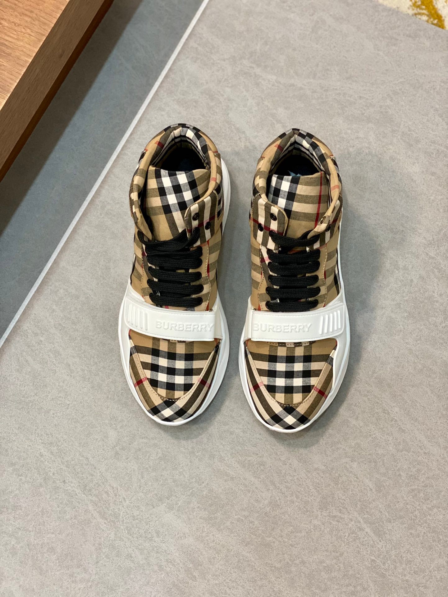 Burberry-069Shoes