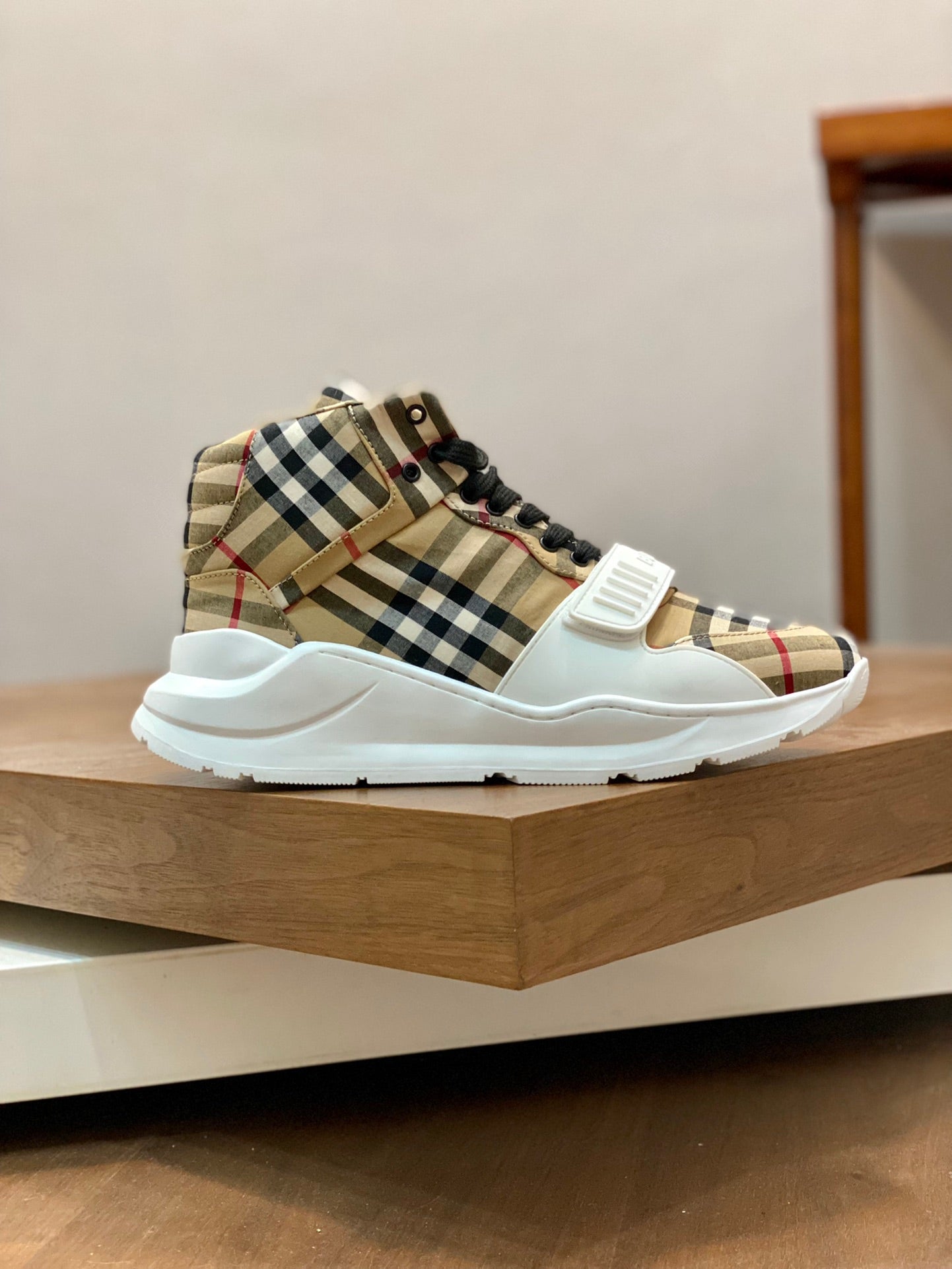 Burberry-069Shoes