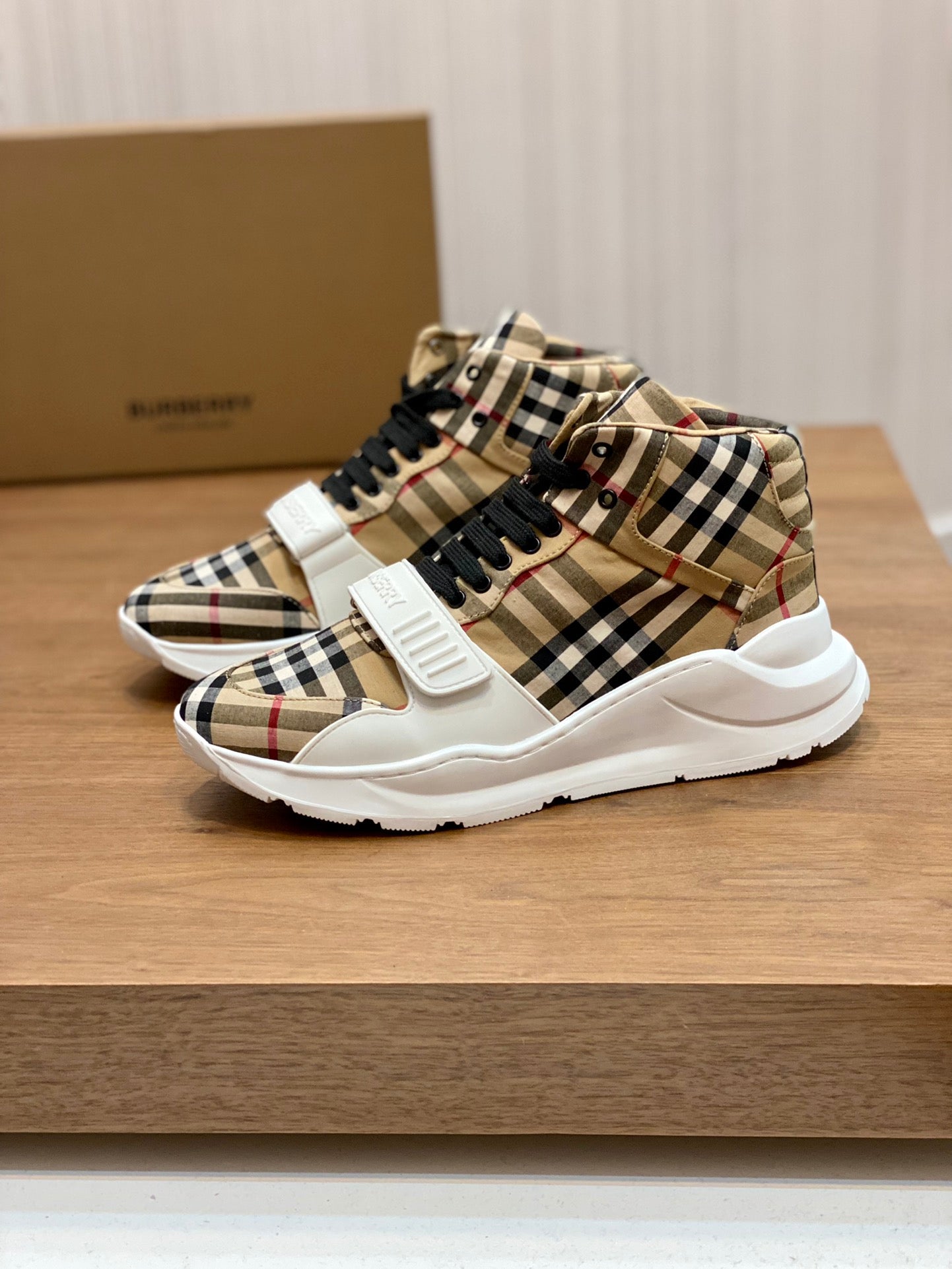 Burberry-069Shoes