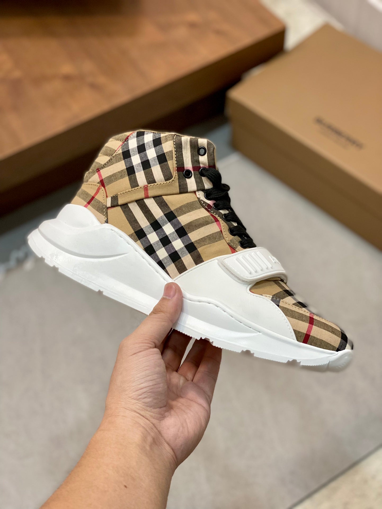 Burberry-069Shoes