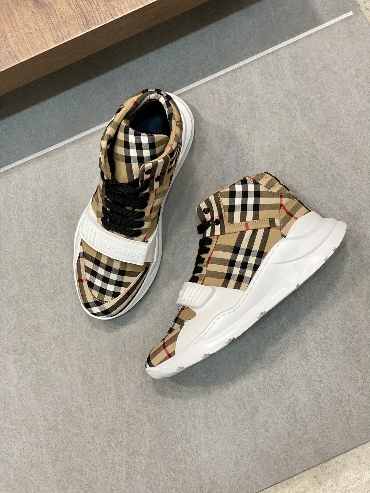 Burberry-069Shoes
