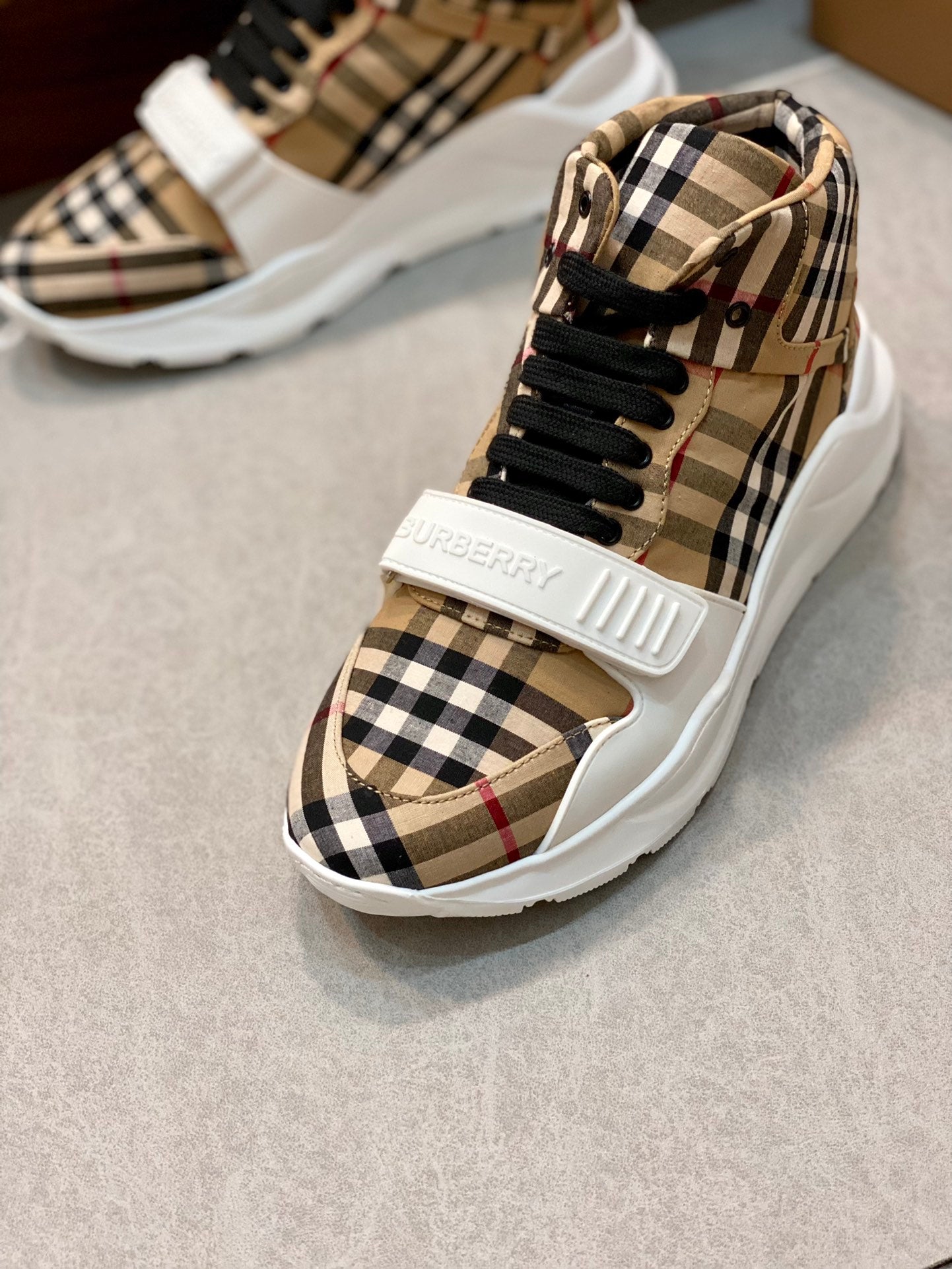Burberry-069Shoes