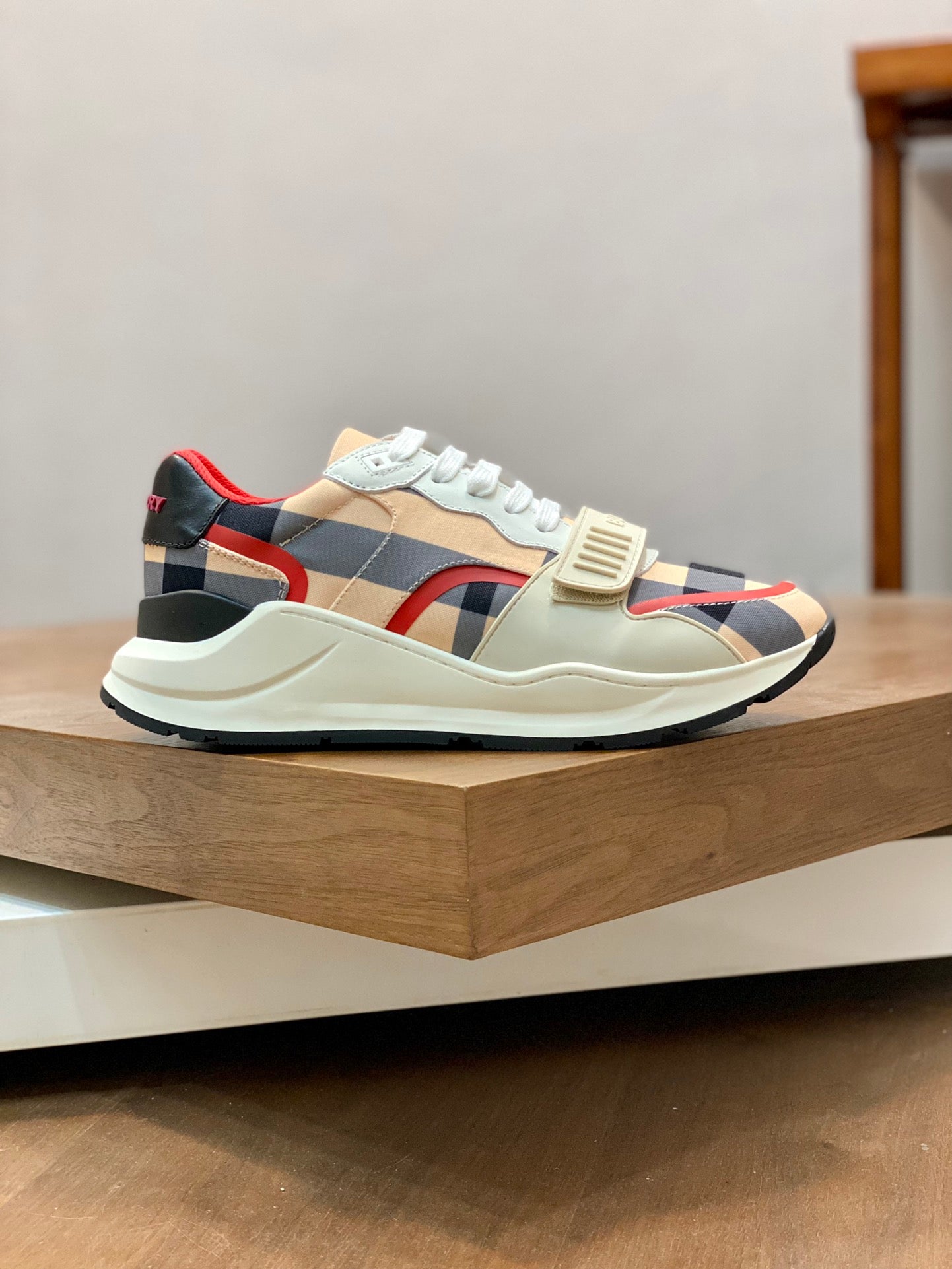 Burberry-070Shoes