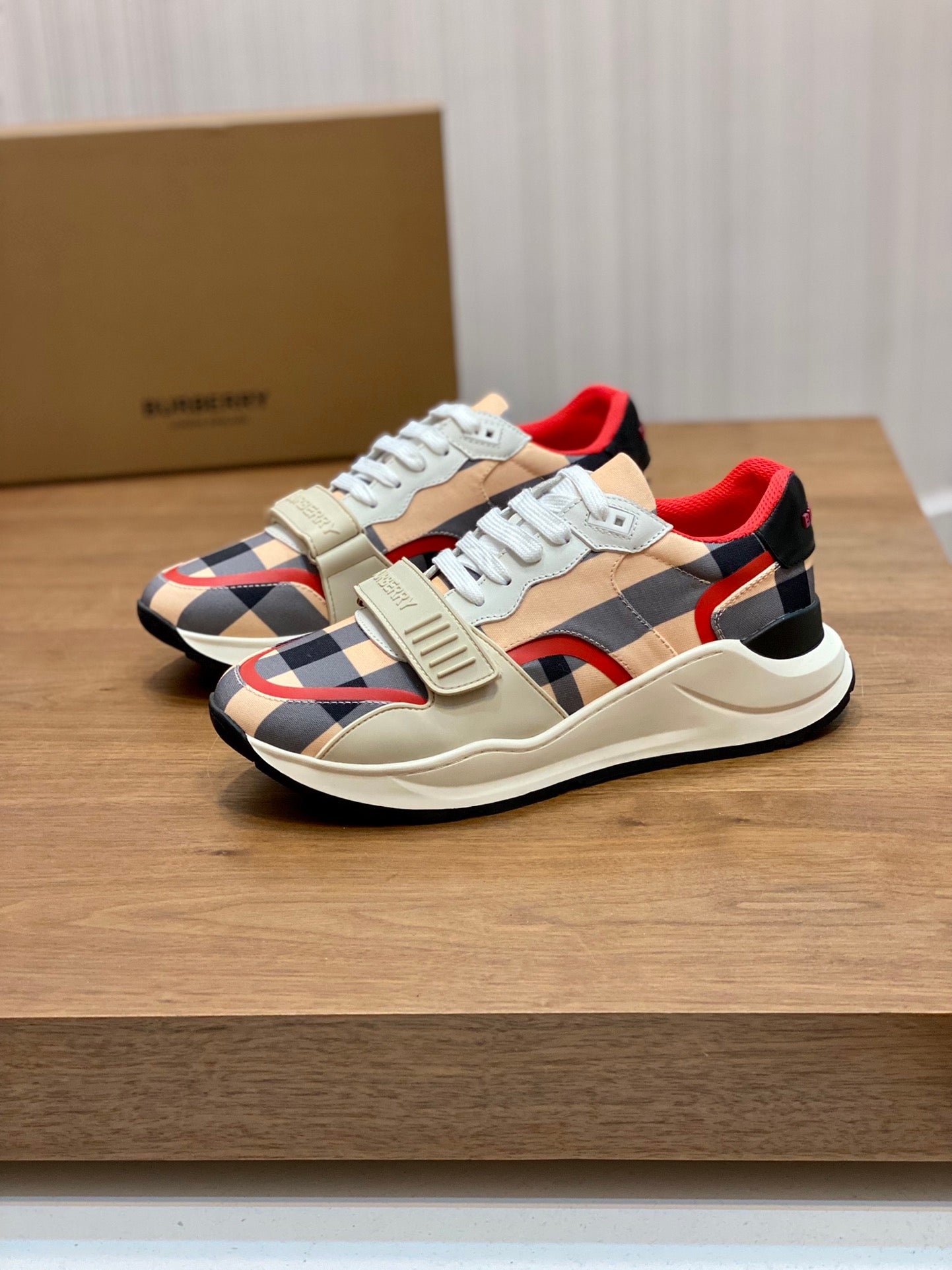 Burberry-070Shoes