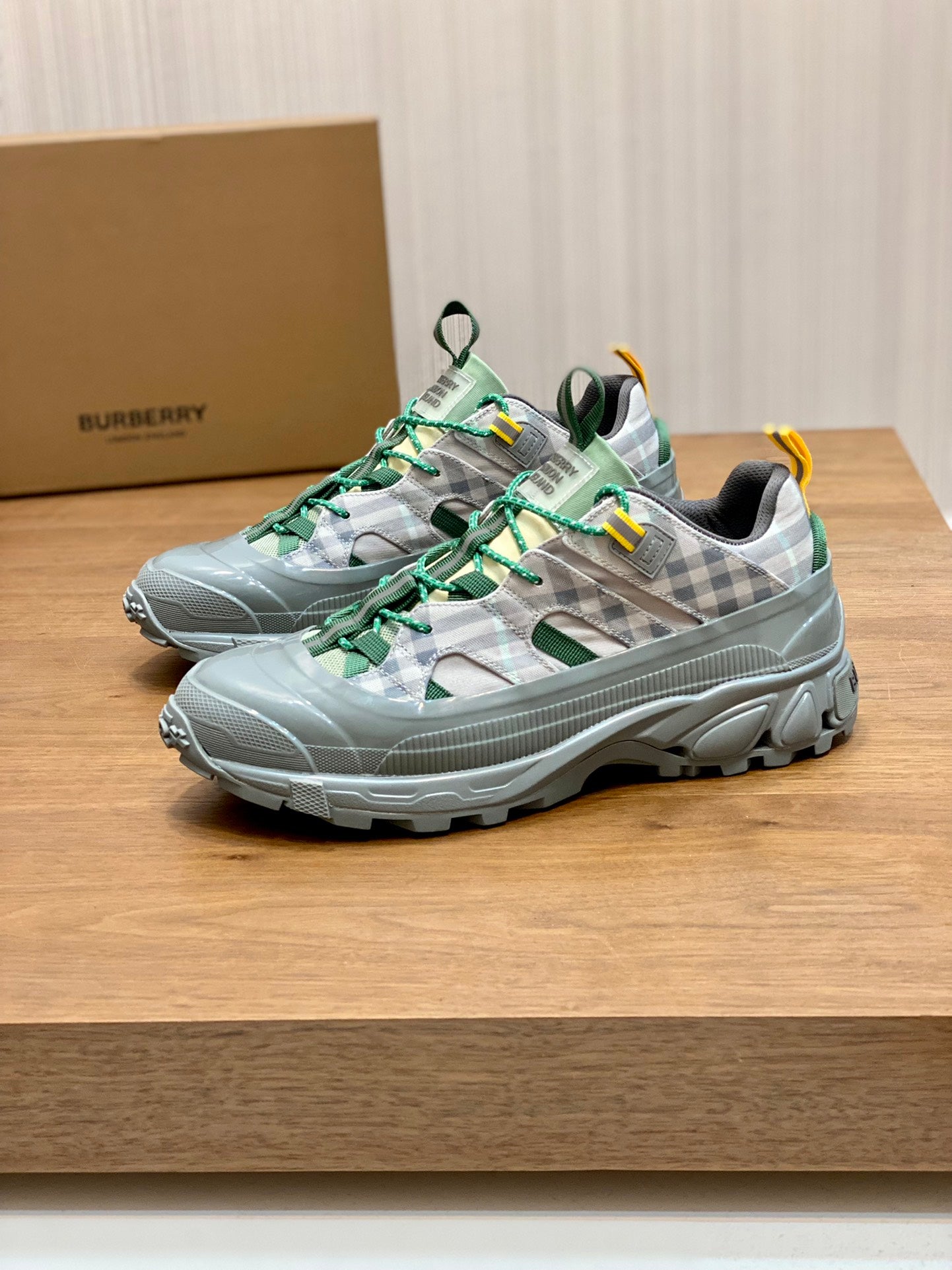 Burberry-071Shoes