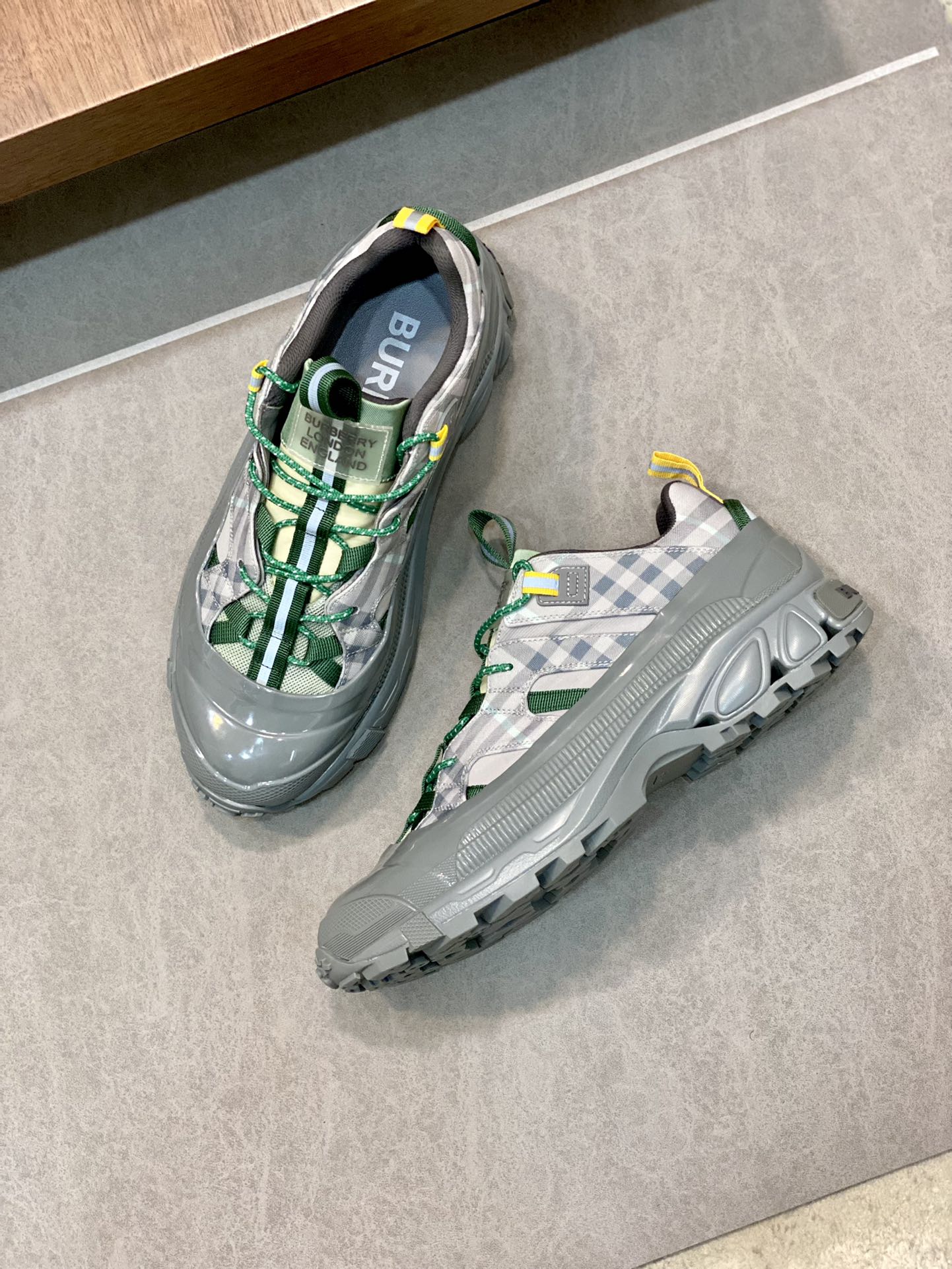 Burberry-071Shoes