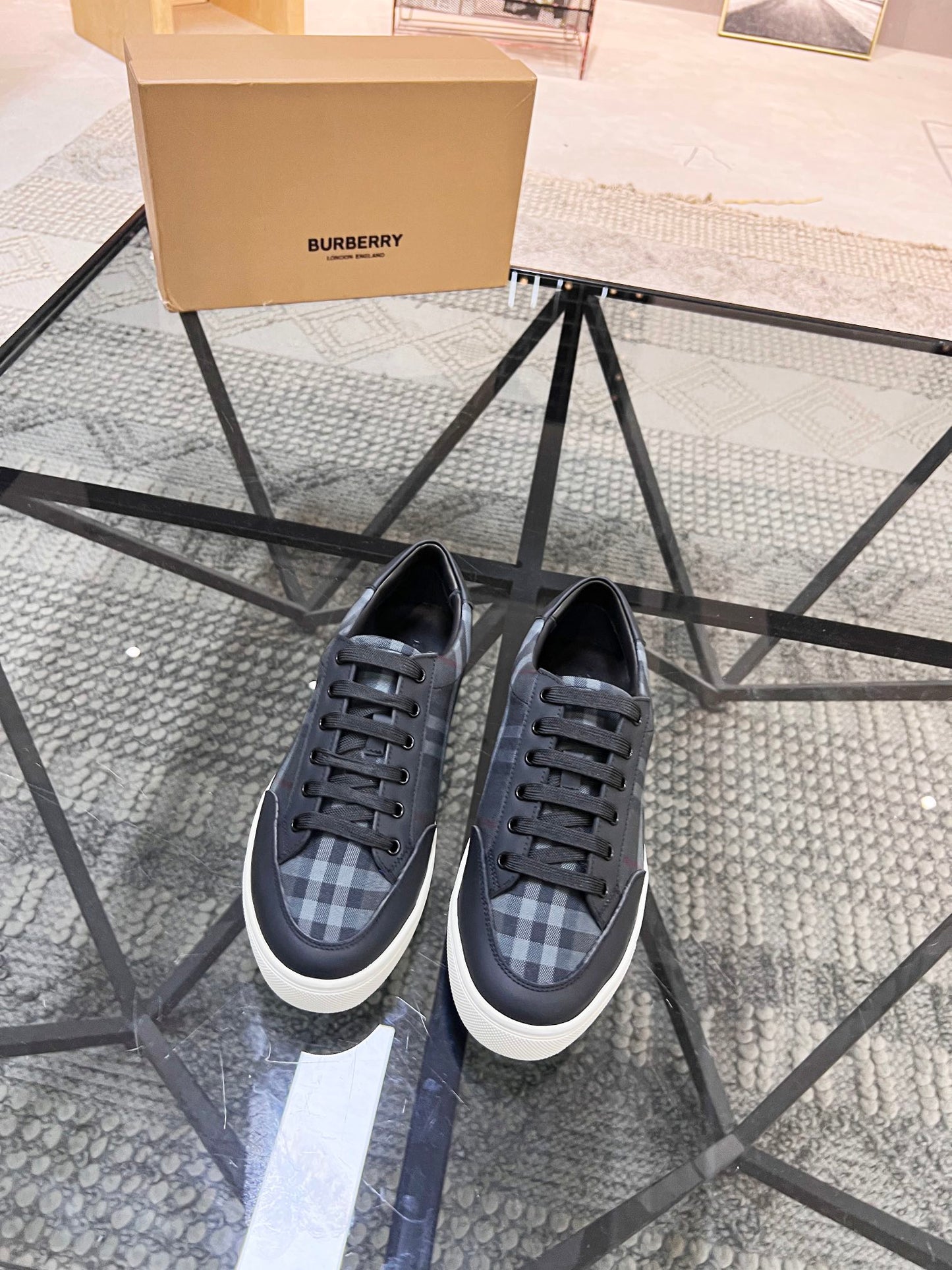 Burberry-080Shoes