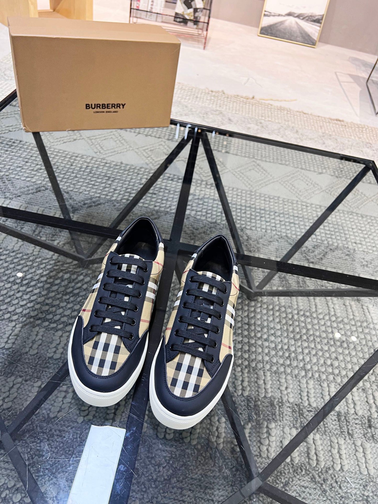 Burberry-081Shoes