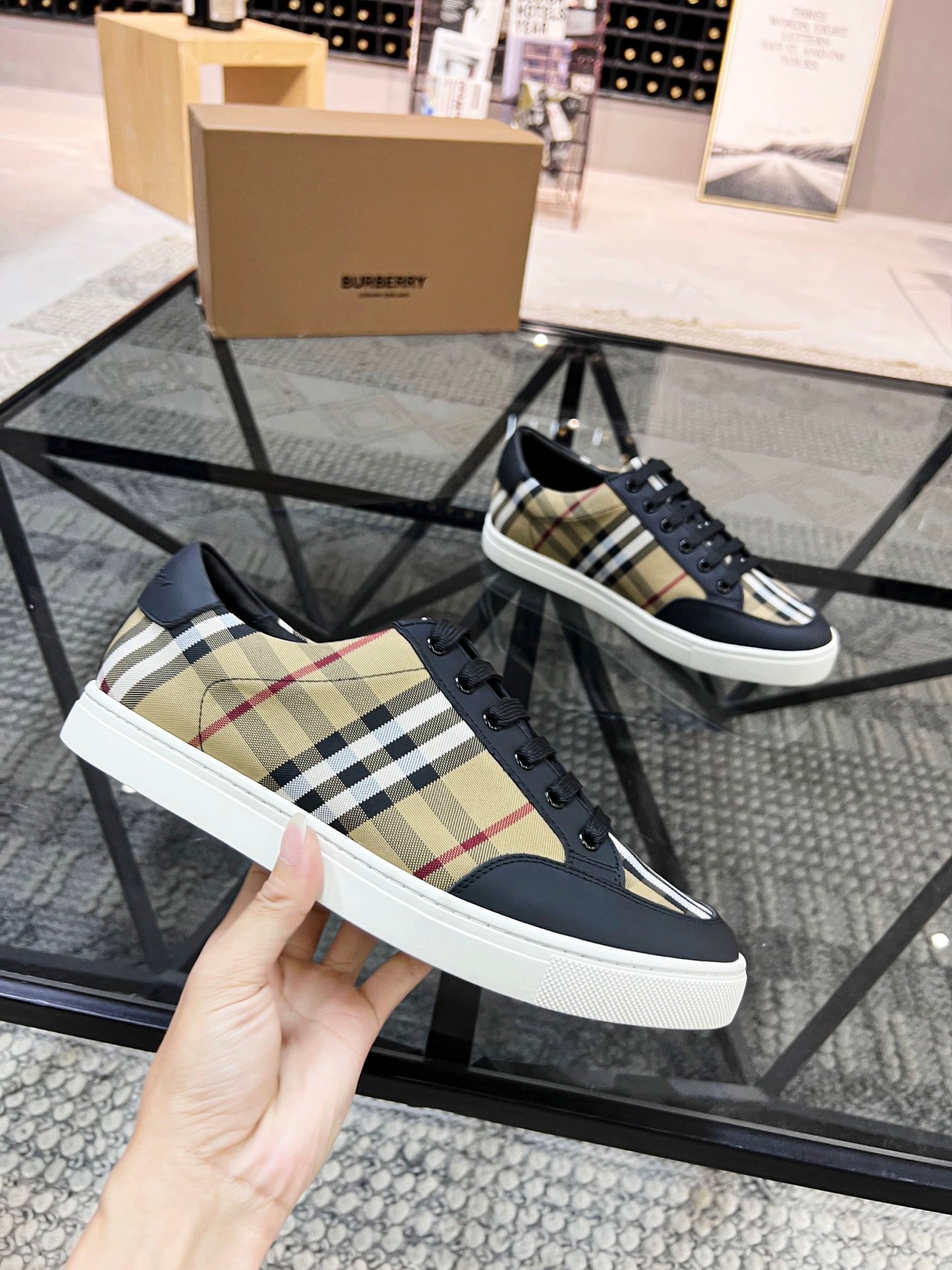 Burberry-081Shoes