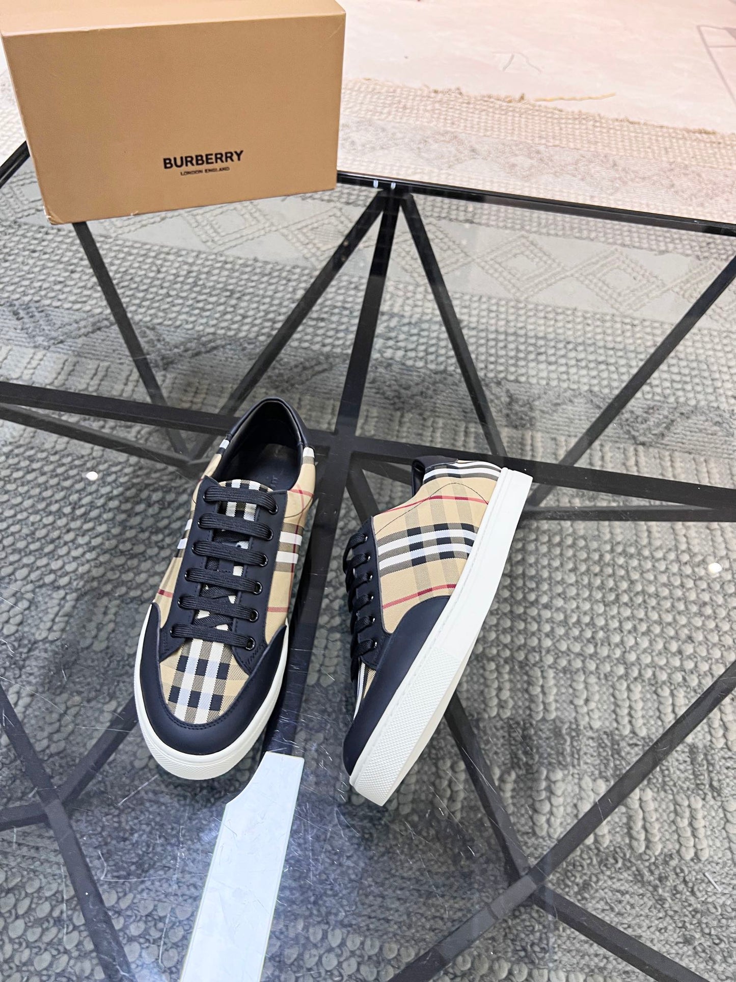Burberry-081Shoes